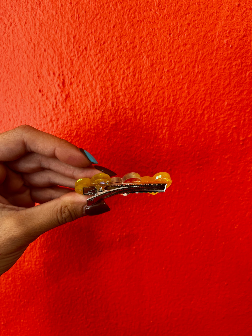 Barrette cœur jaune en résine