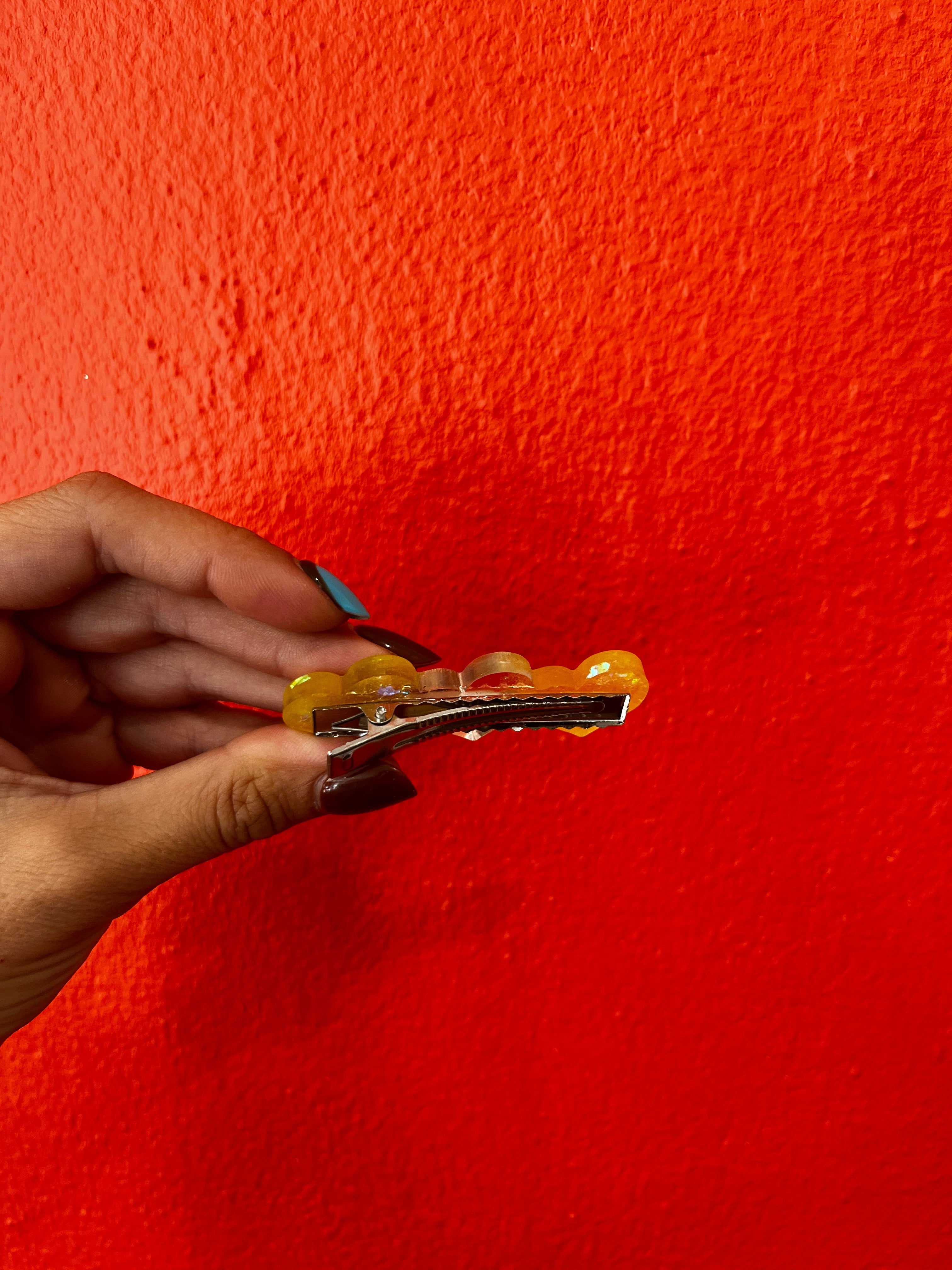 Barrette cœur jaune en résine