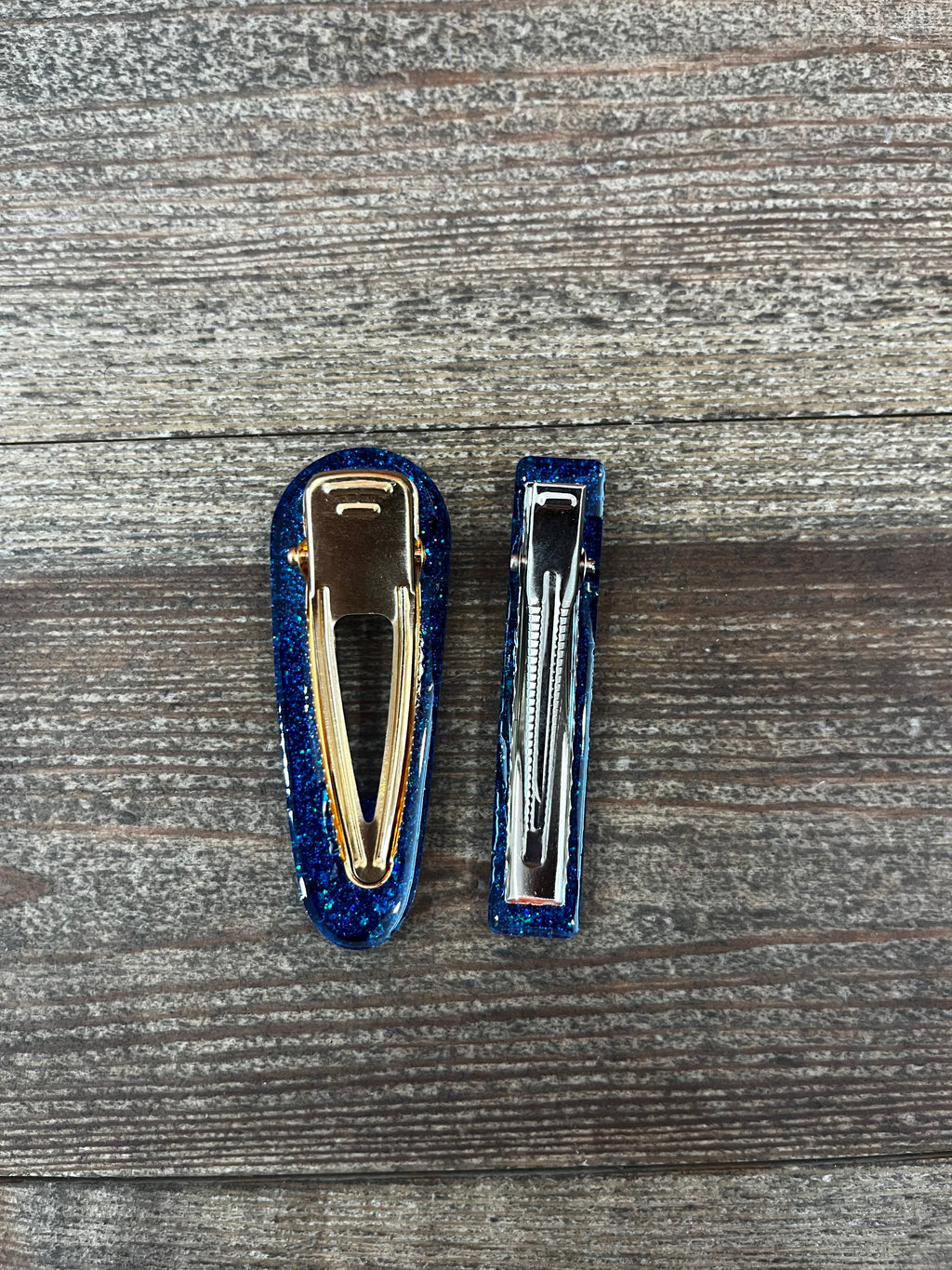 Barrettes bleues en résine