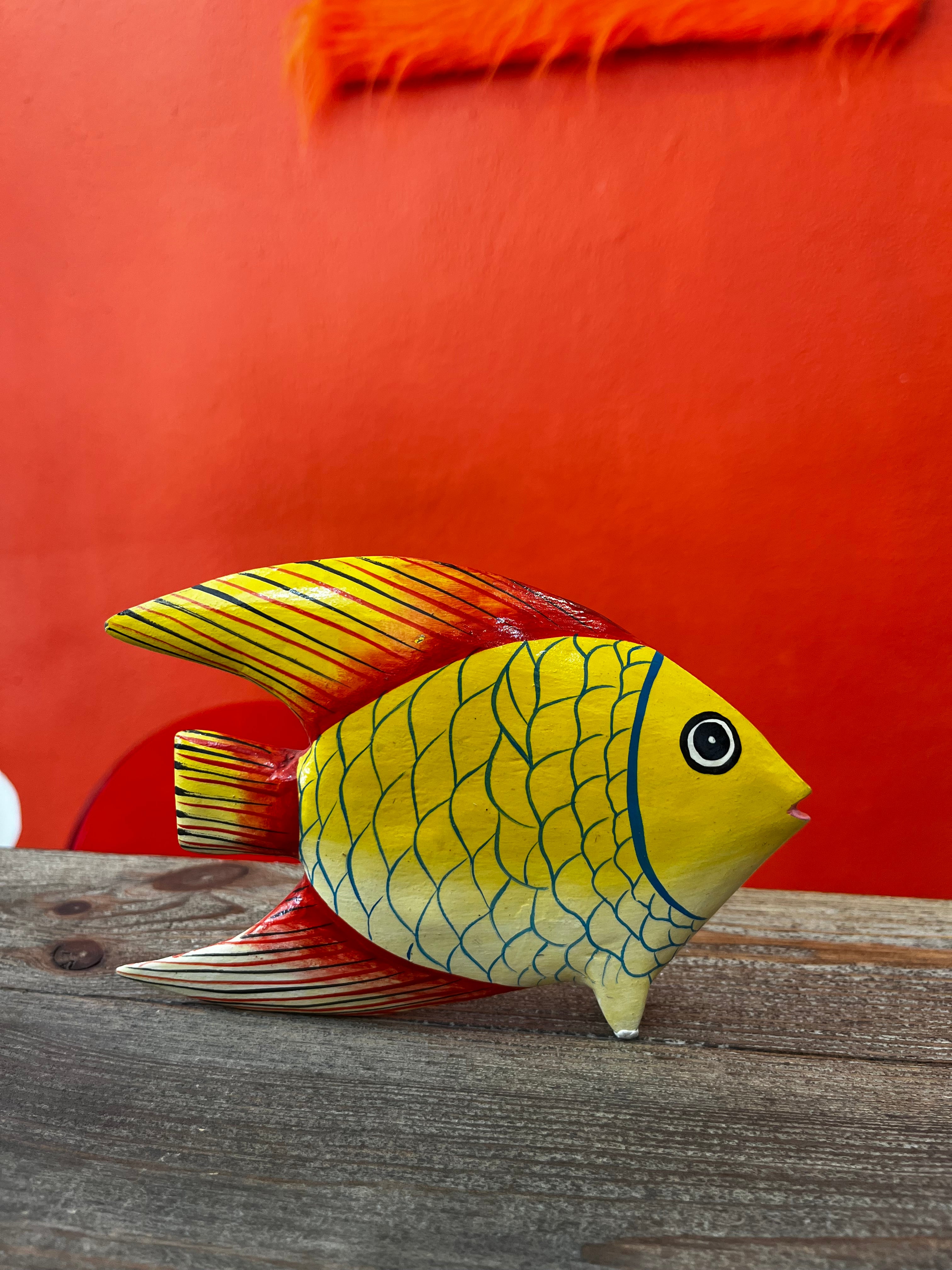 Poisson en bois jaune haïtien
