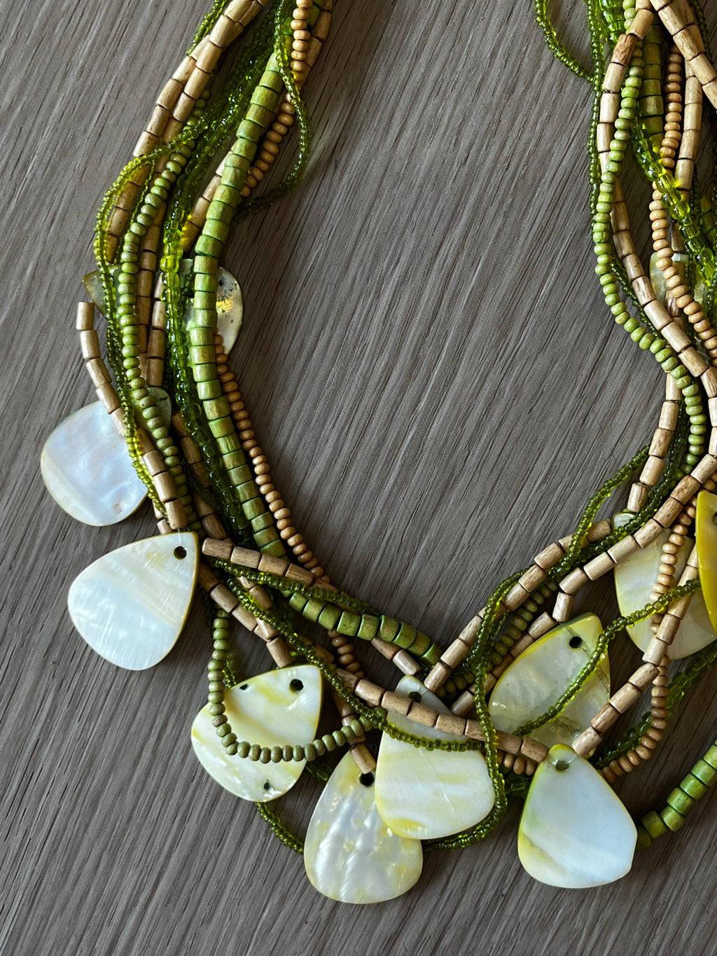 Collier vintage nacré vert