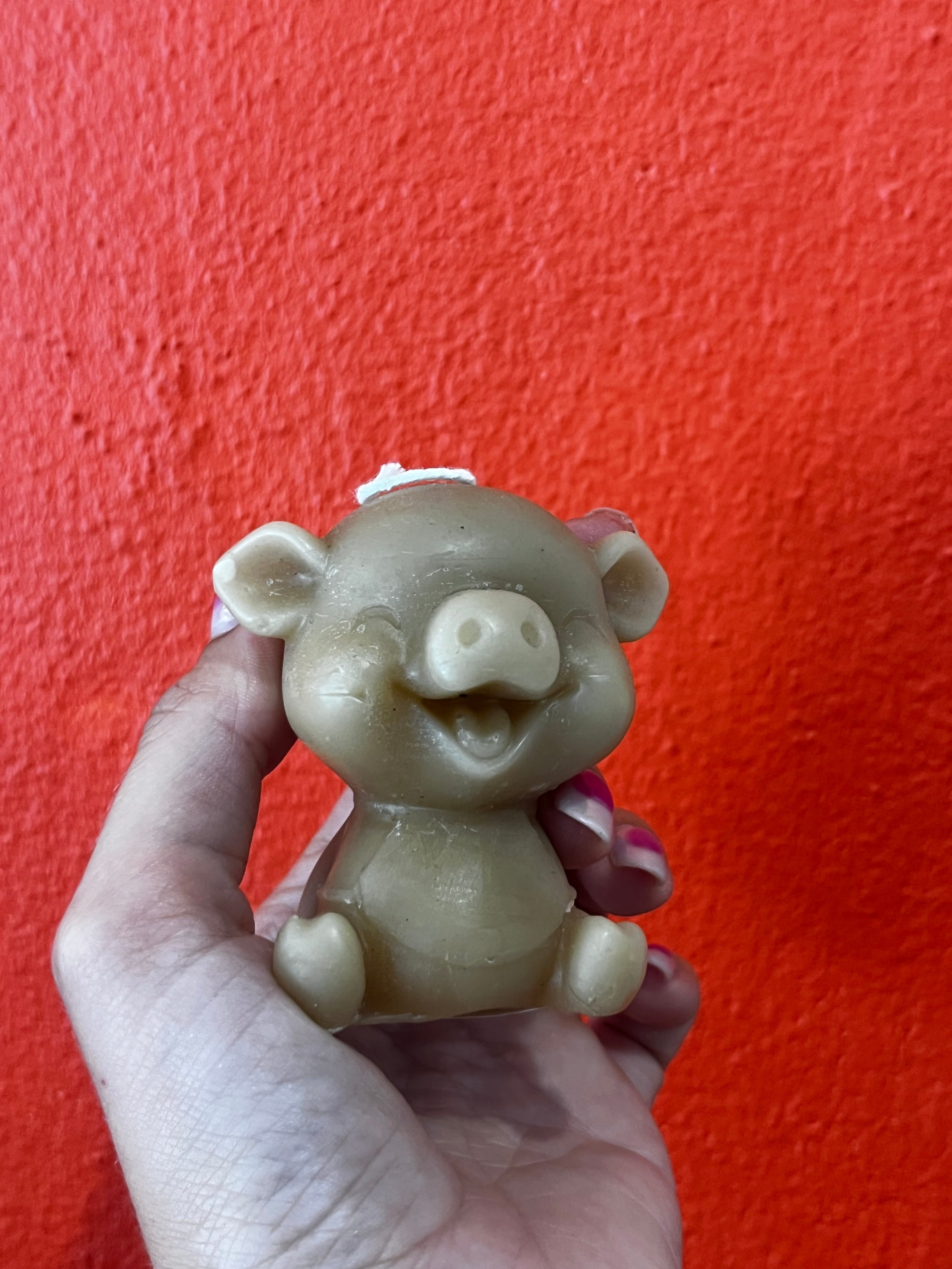 Bougie cire d’abeille cochon assit