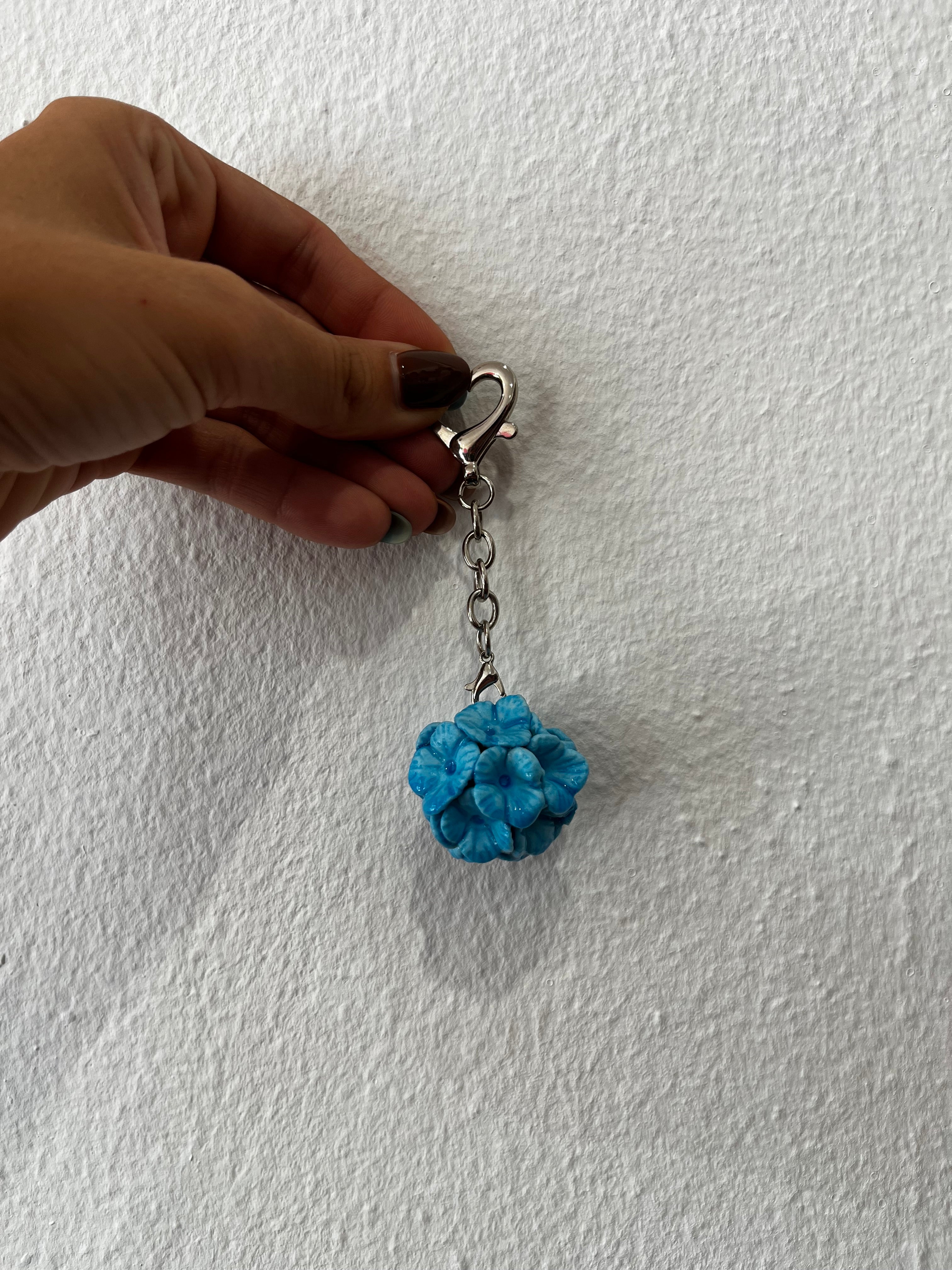 Porte clés fleur bleue