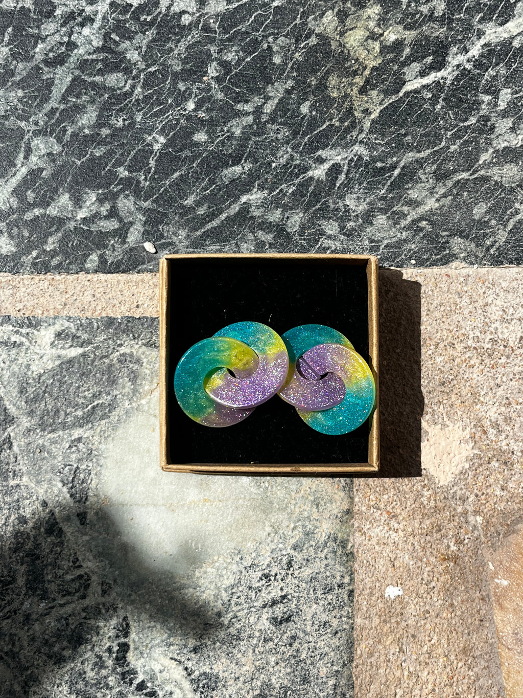 Boucle double cercle bleue/jaune/violette