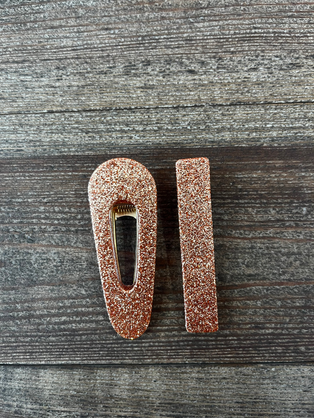 Barrettes dorées en résine