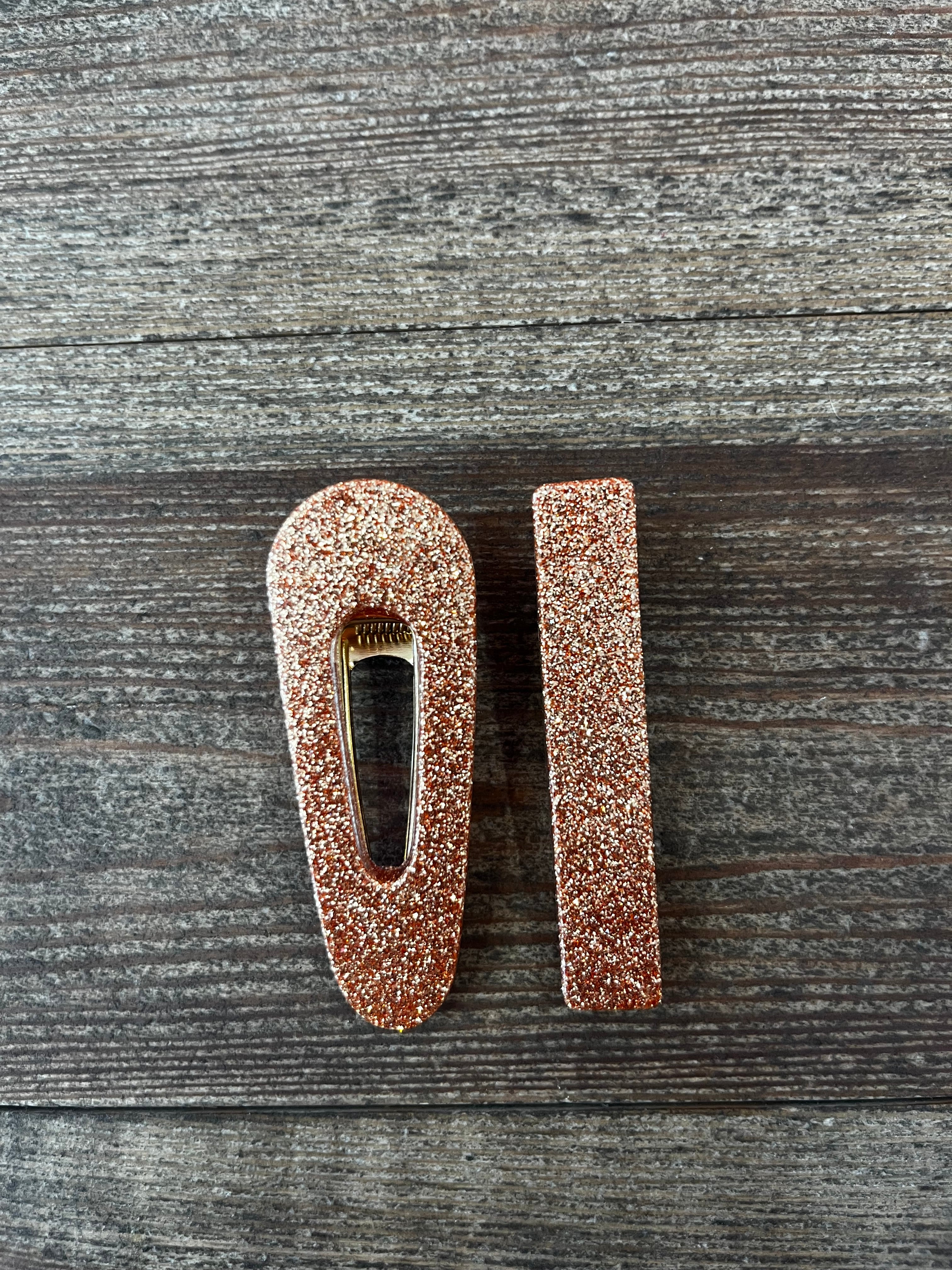Barrettes dorées en résine