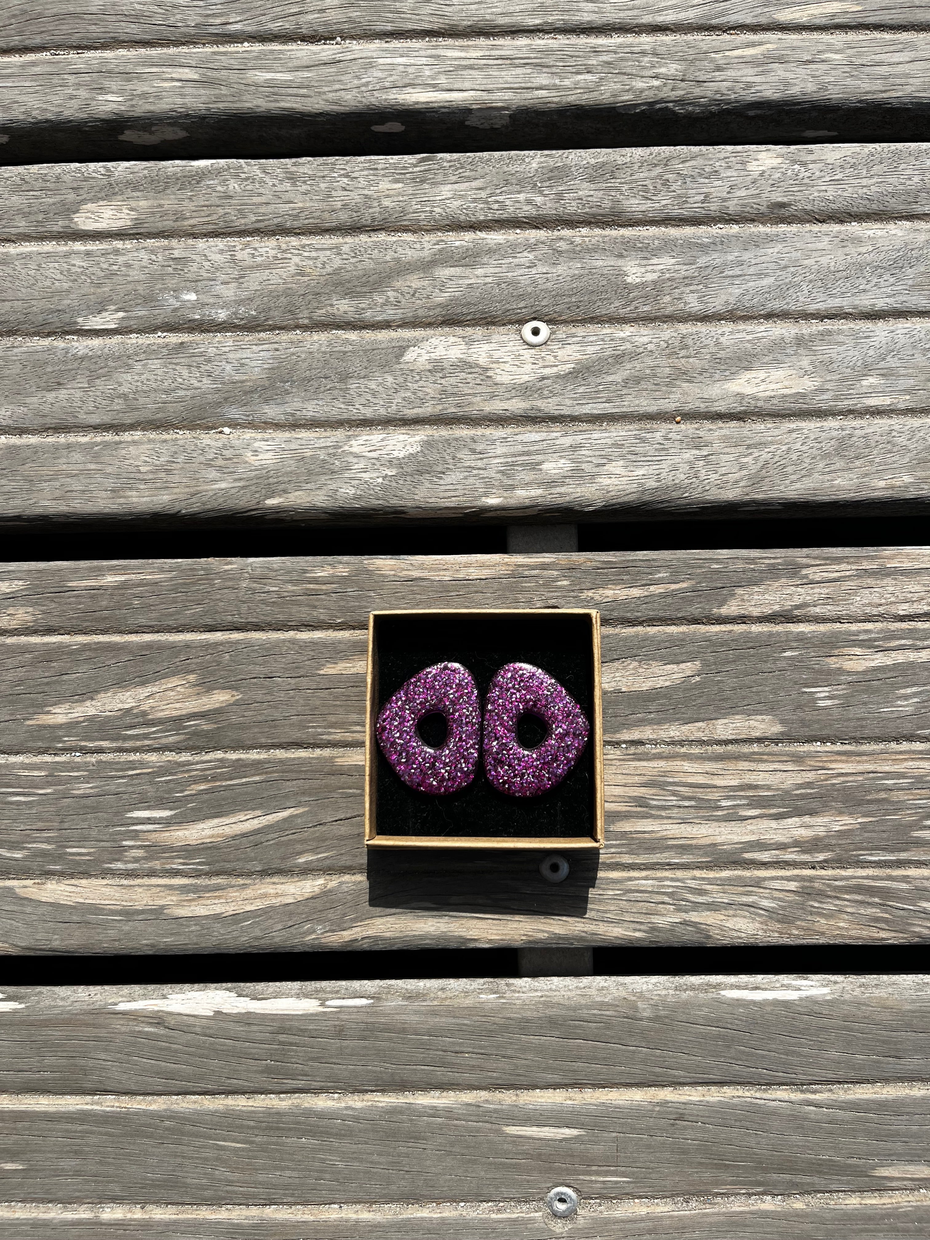 Boucle ovale violette