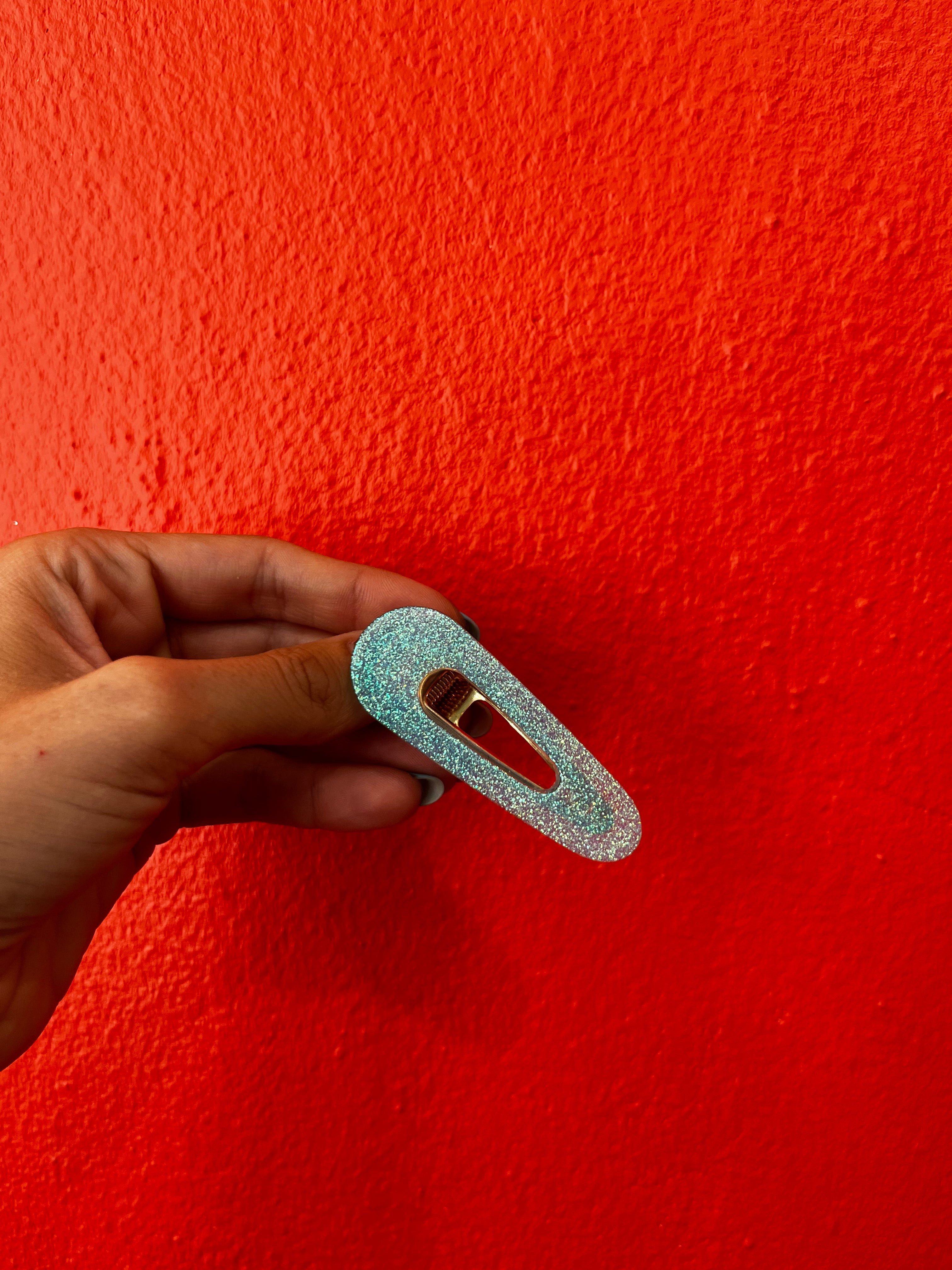 Barrette bleue ciel en résine