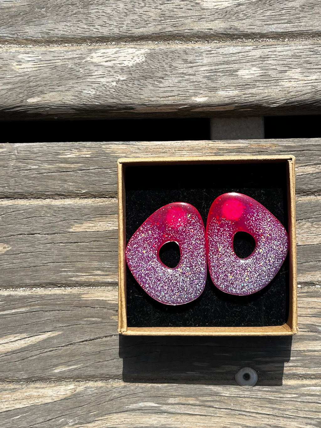 Boucle ovale rose et violette