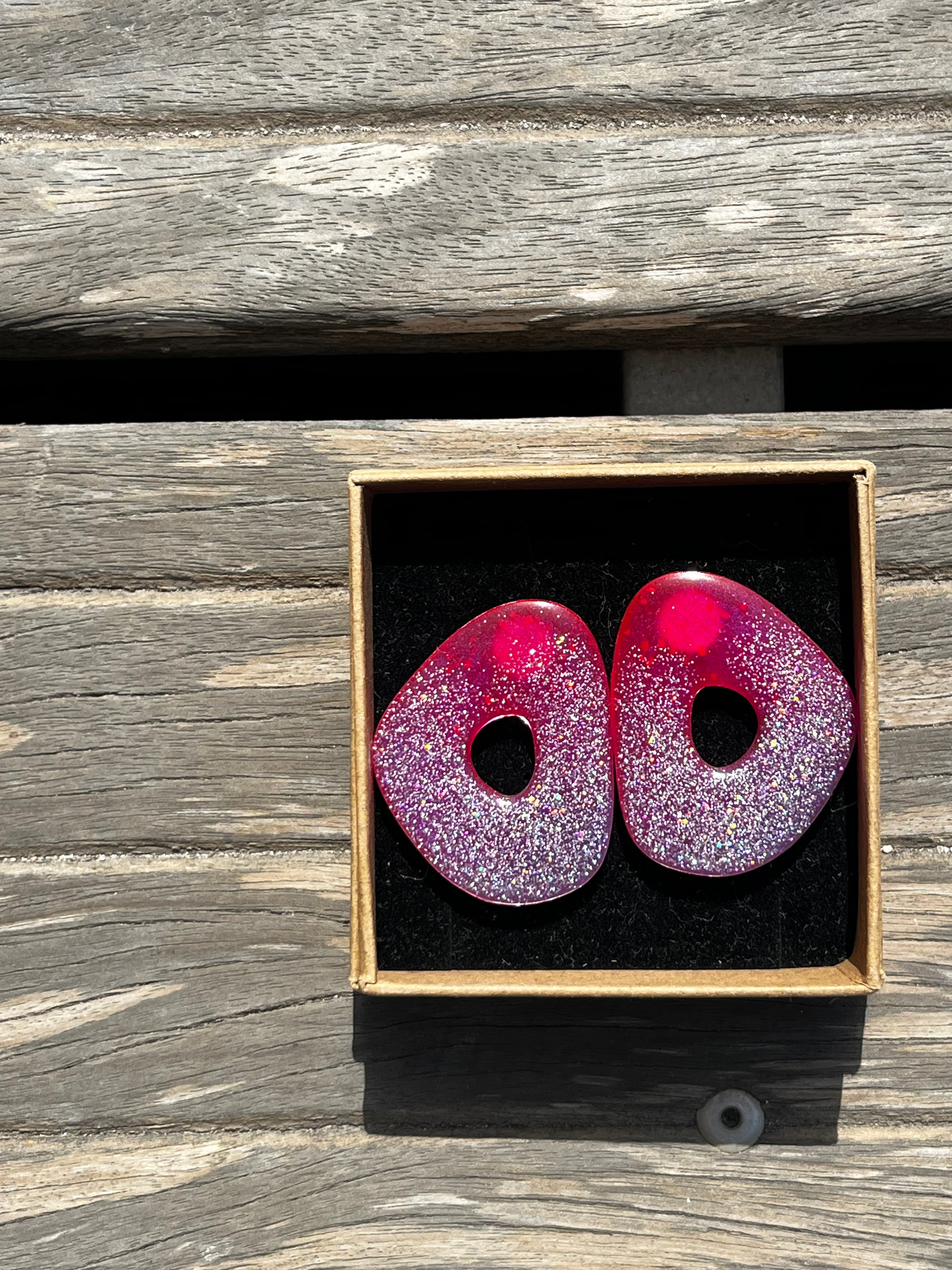 Boucle ovale rose et violette