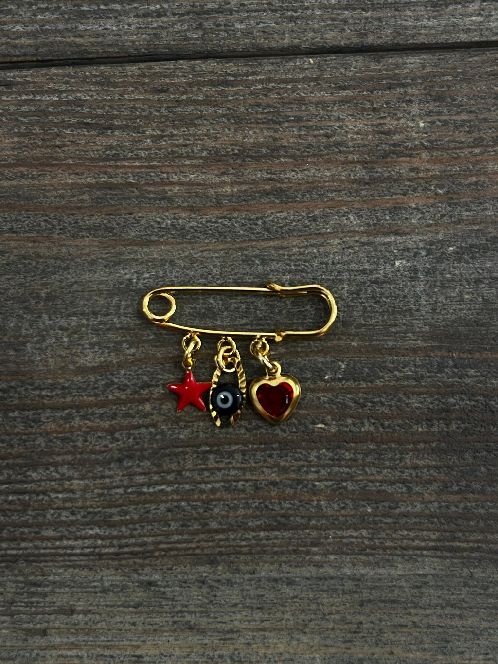 Petite broche plaquée or