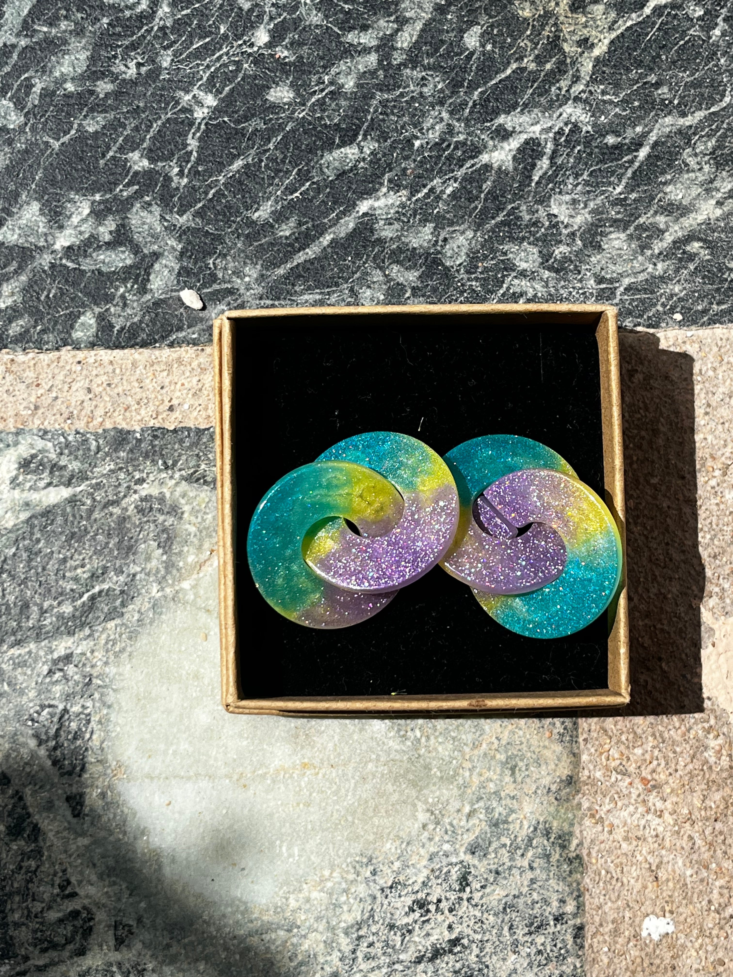 Boucle double cercle bleue/jaune/violette
