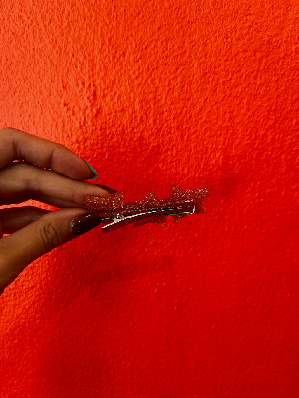 Barrette étoile dorée en résine