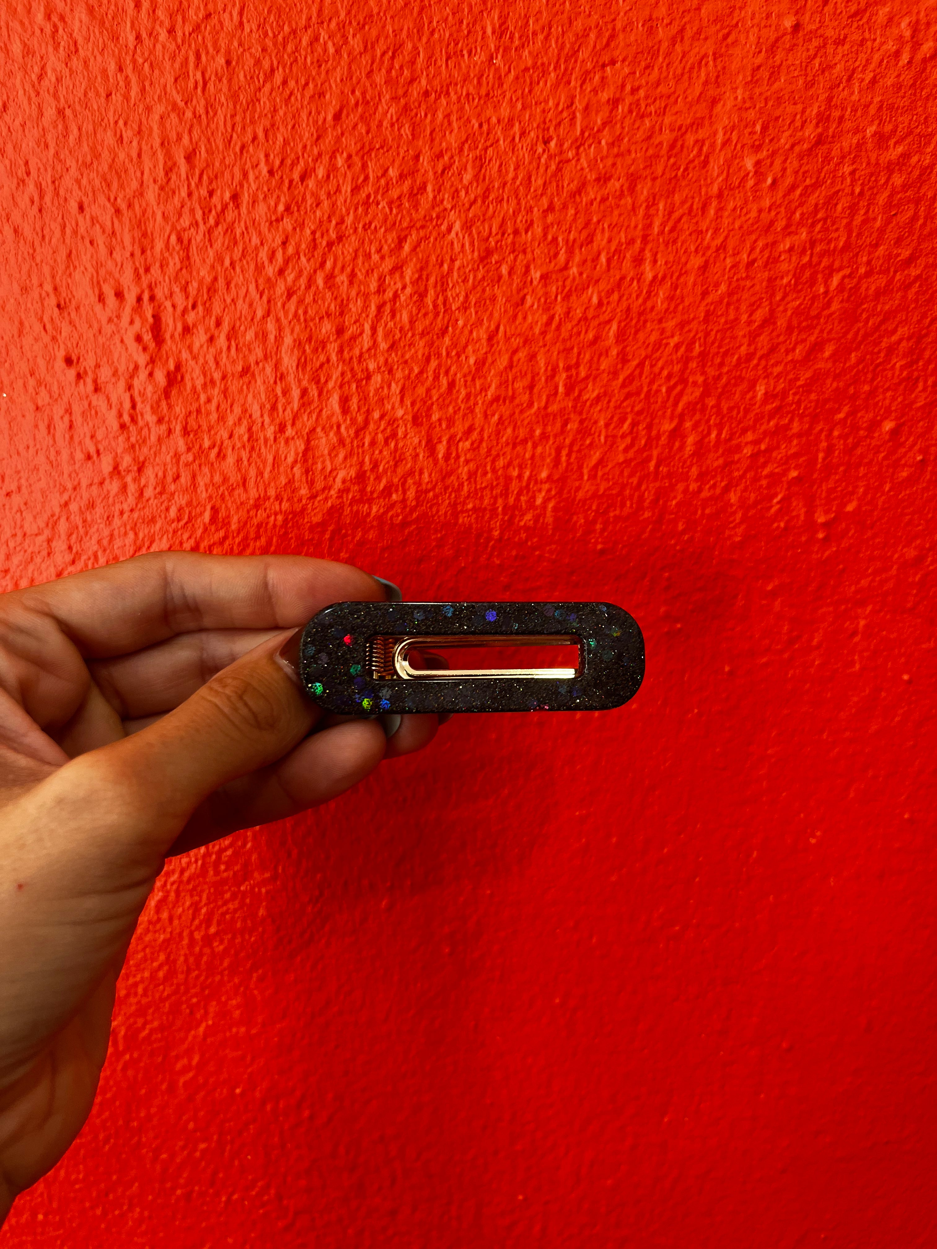 Barrette noire en résine