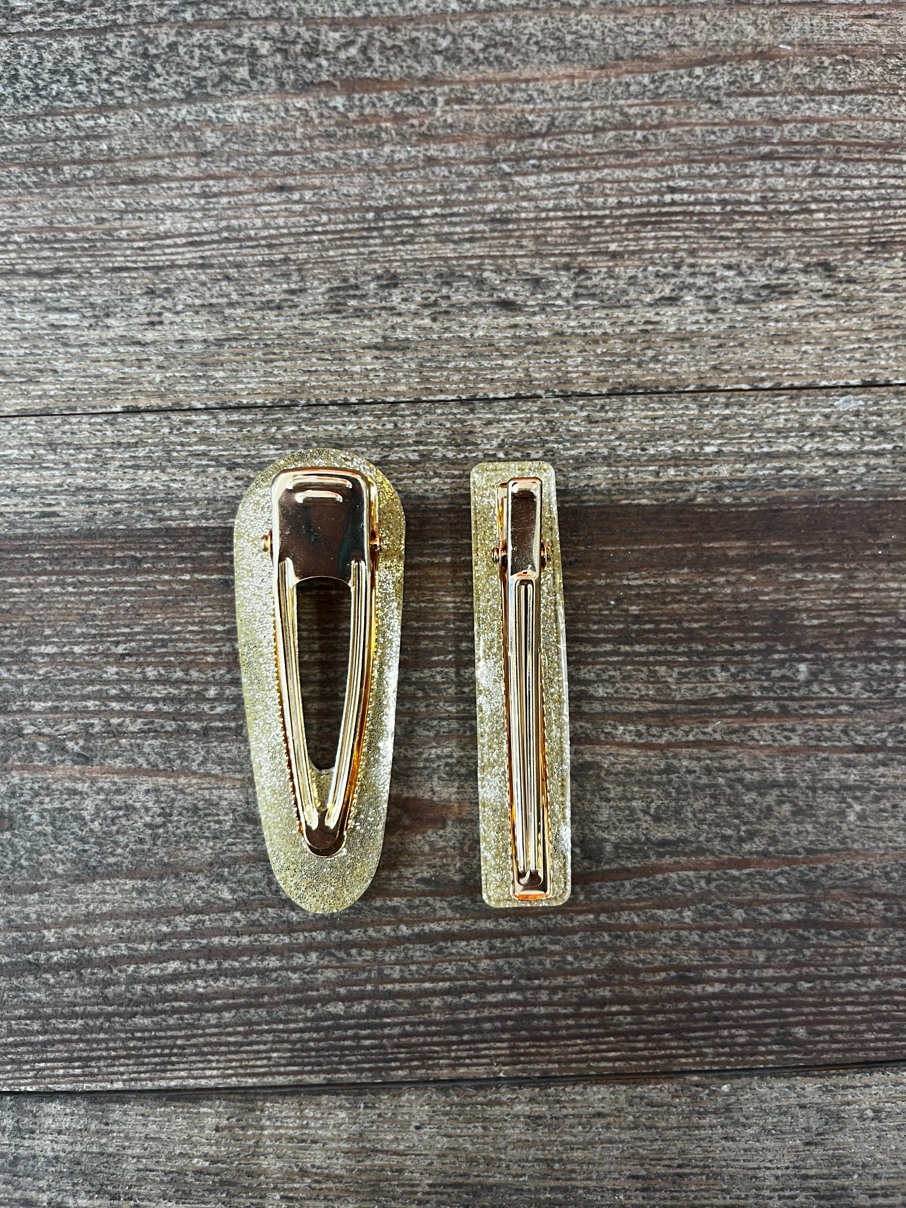 Barrettes beiges/dorées en résine