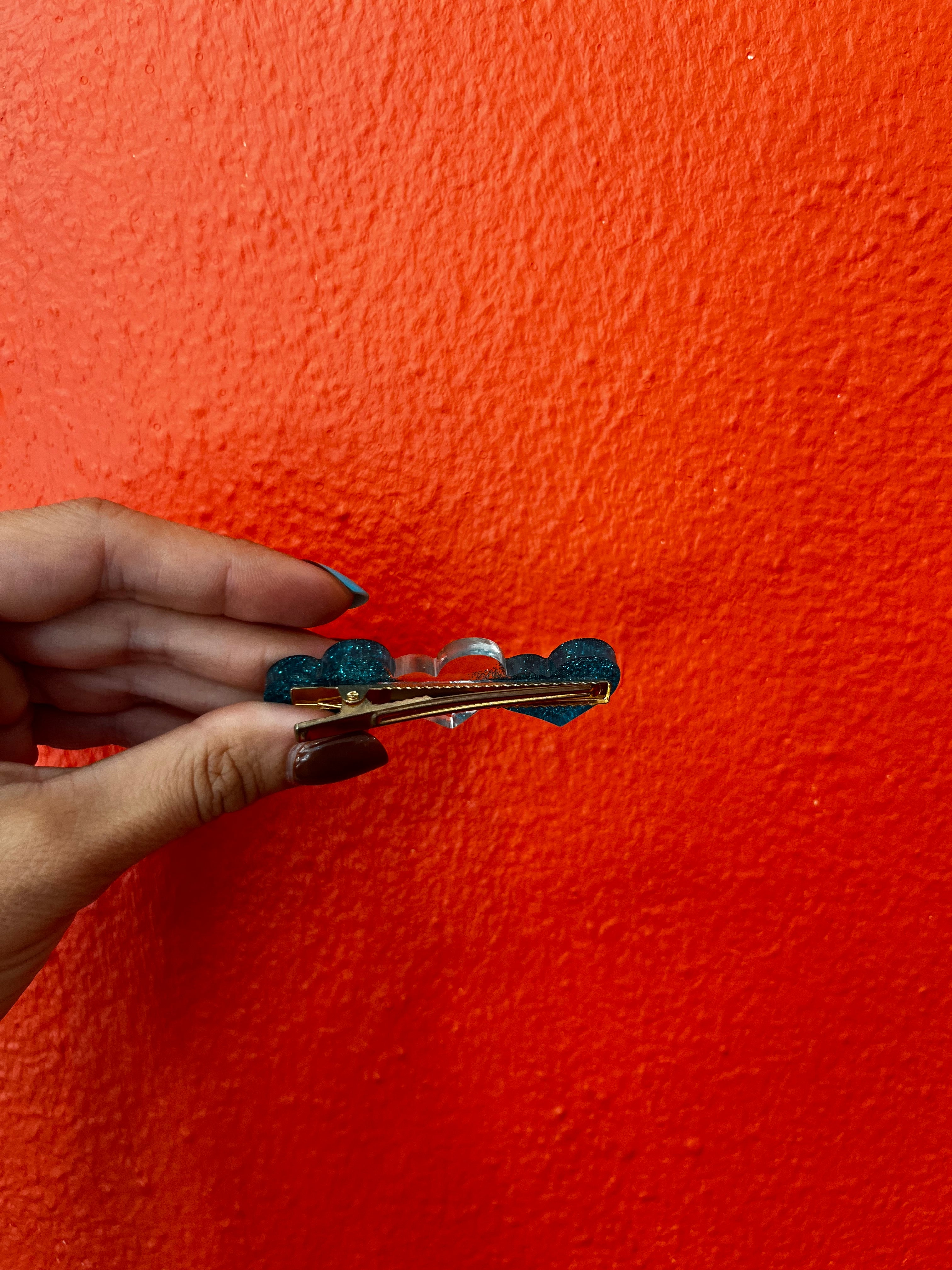 Barrette cœur bleue en résine