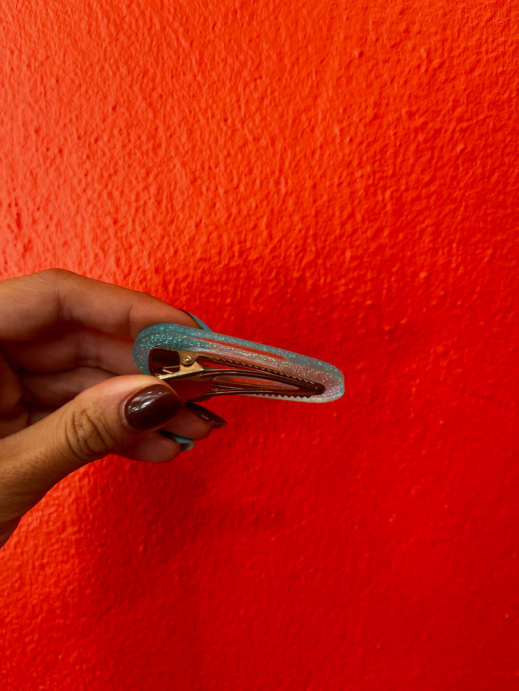 Barrette bleue ciel en résine