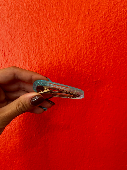 Barrette bleue ciel en résine