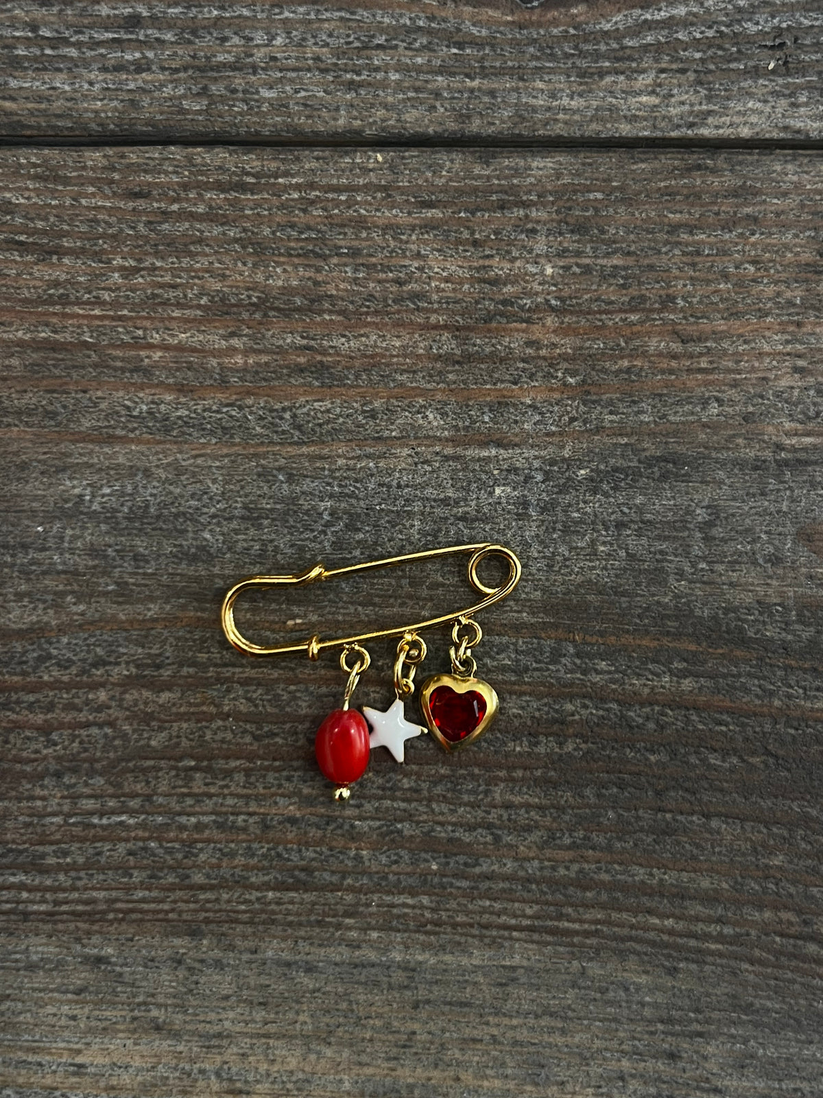 Petite broche plaquée or