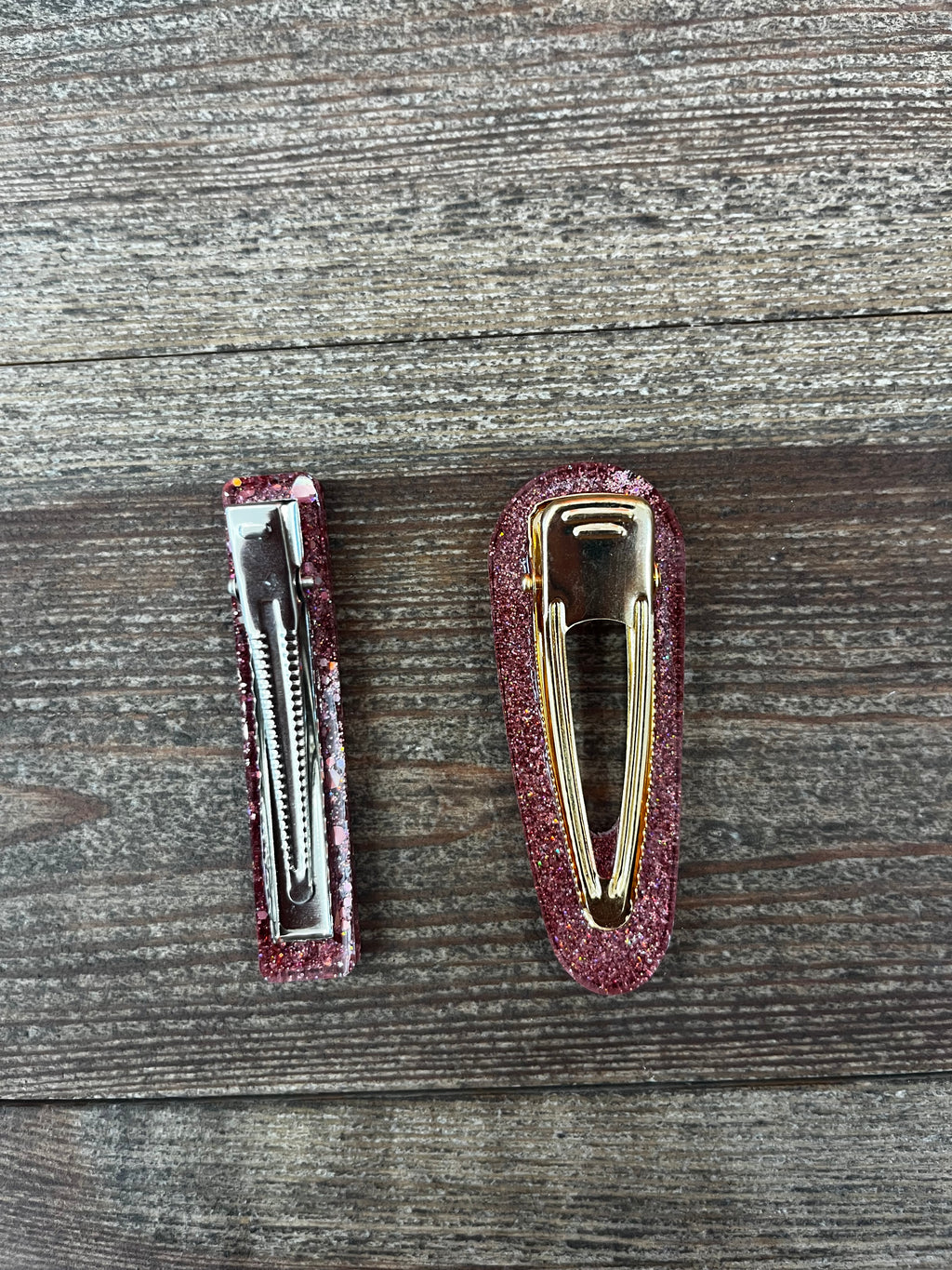 Barrettes roses en résine