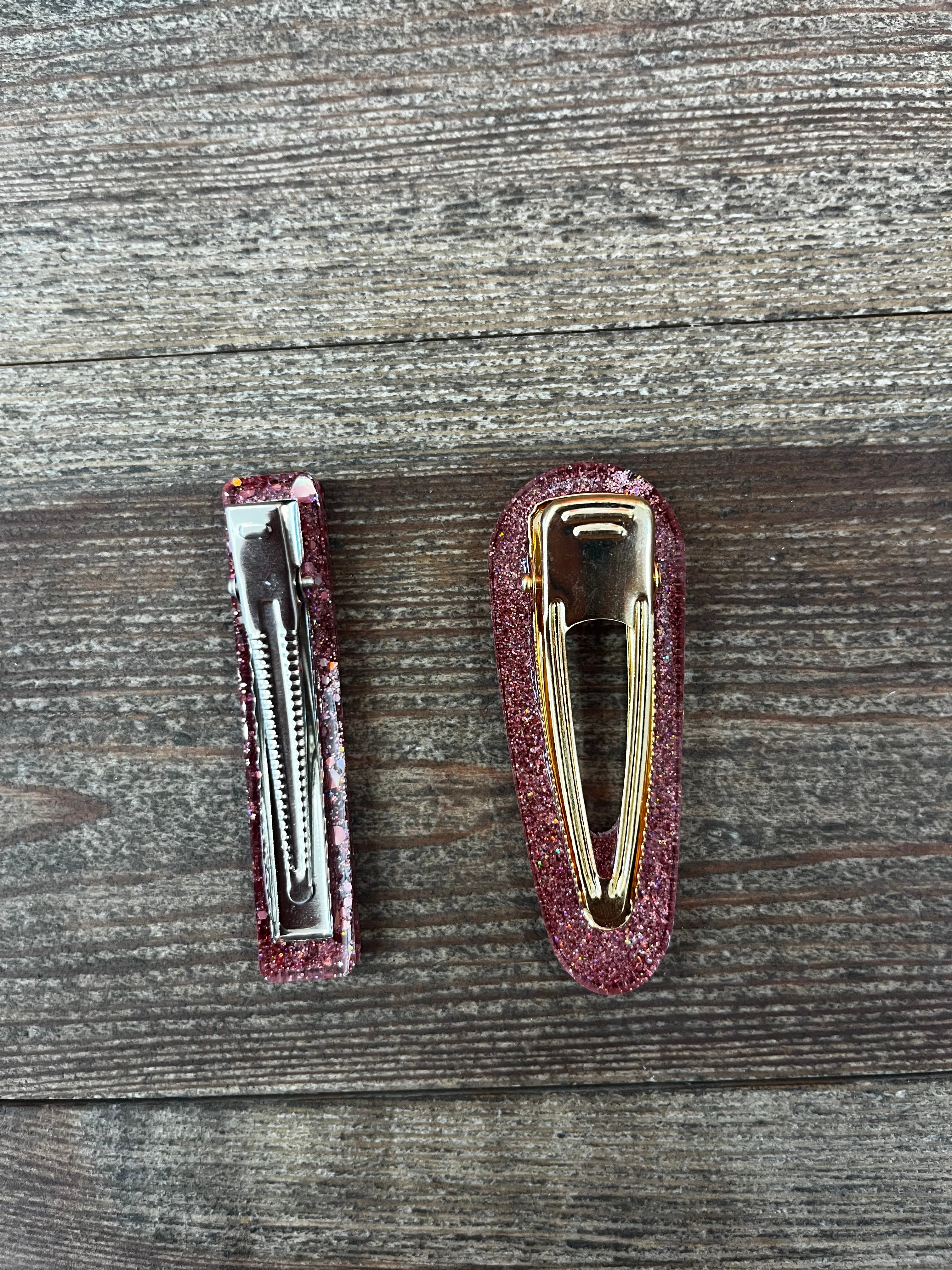Barrettes roses en résine