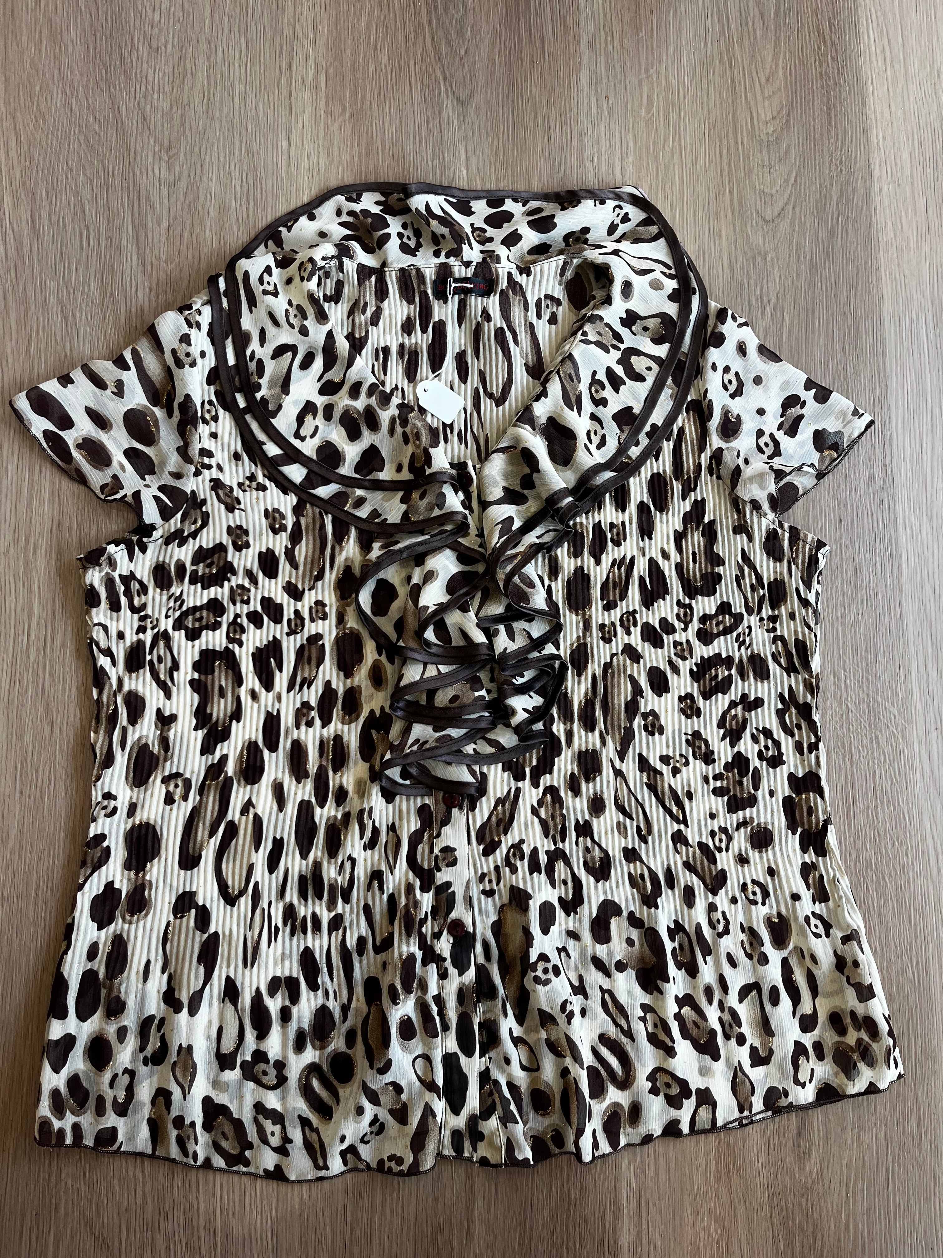 Chemise à volants léopard