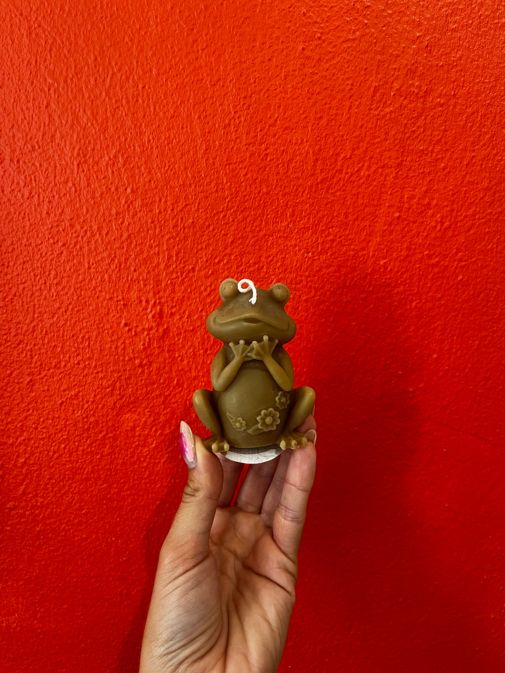 Bougie cire d’abeille grenouille accroupie