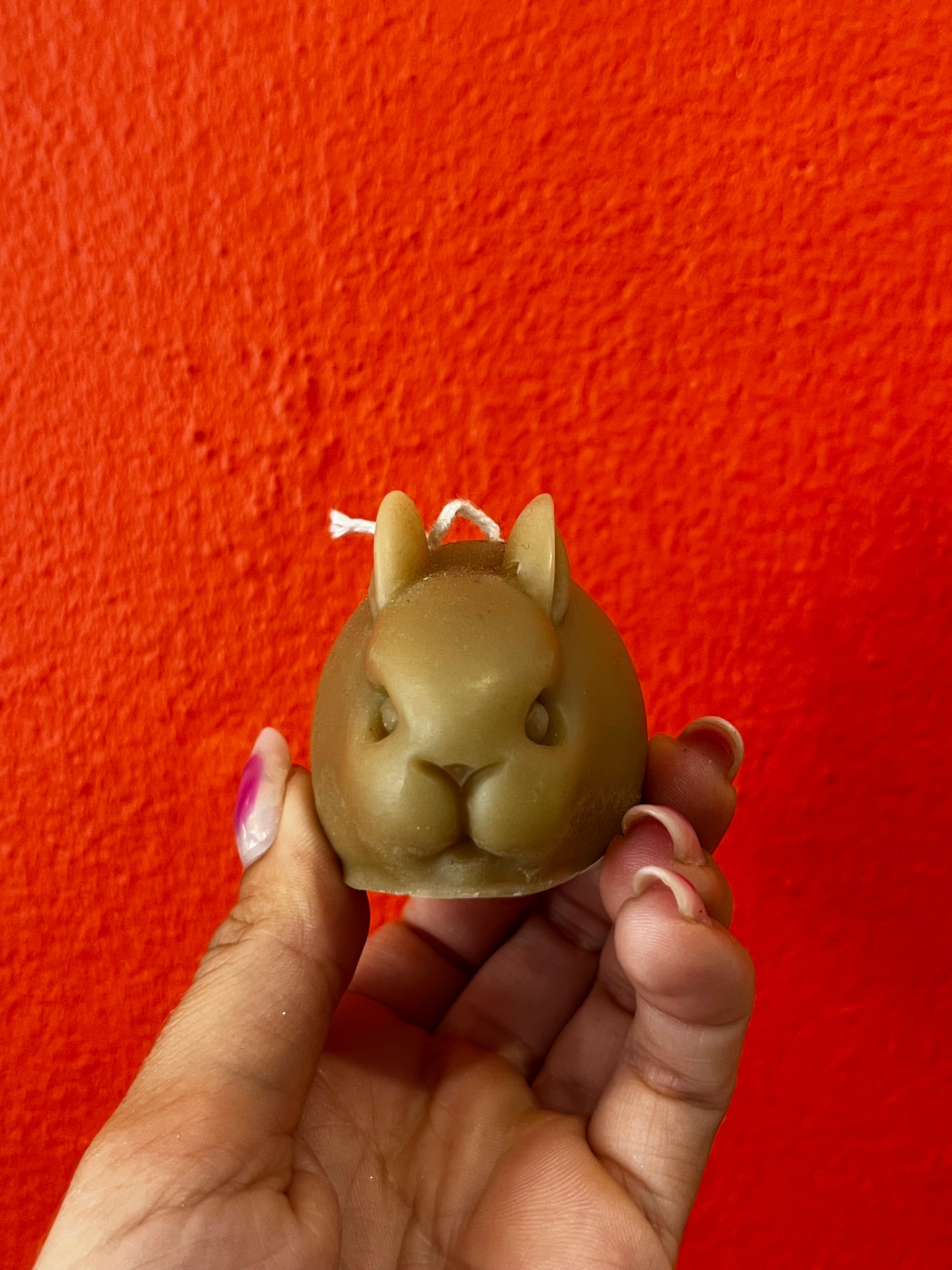 Bougie cire d’abeille lapin