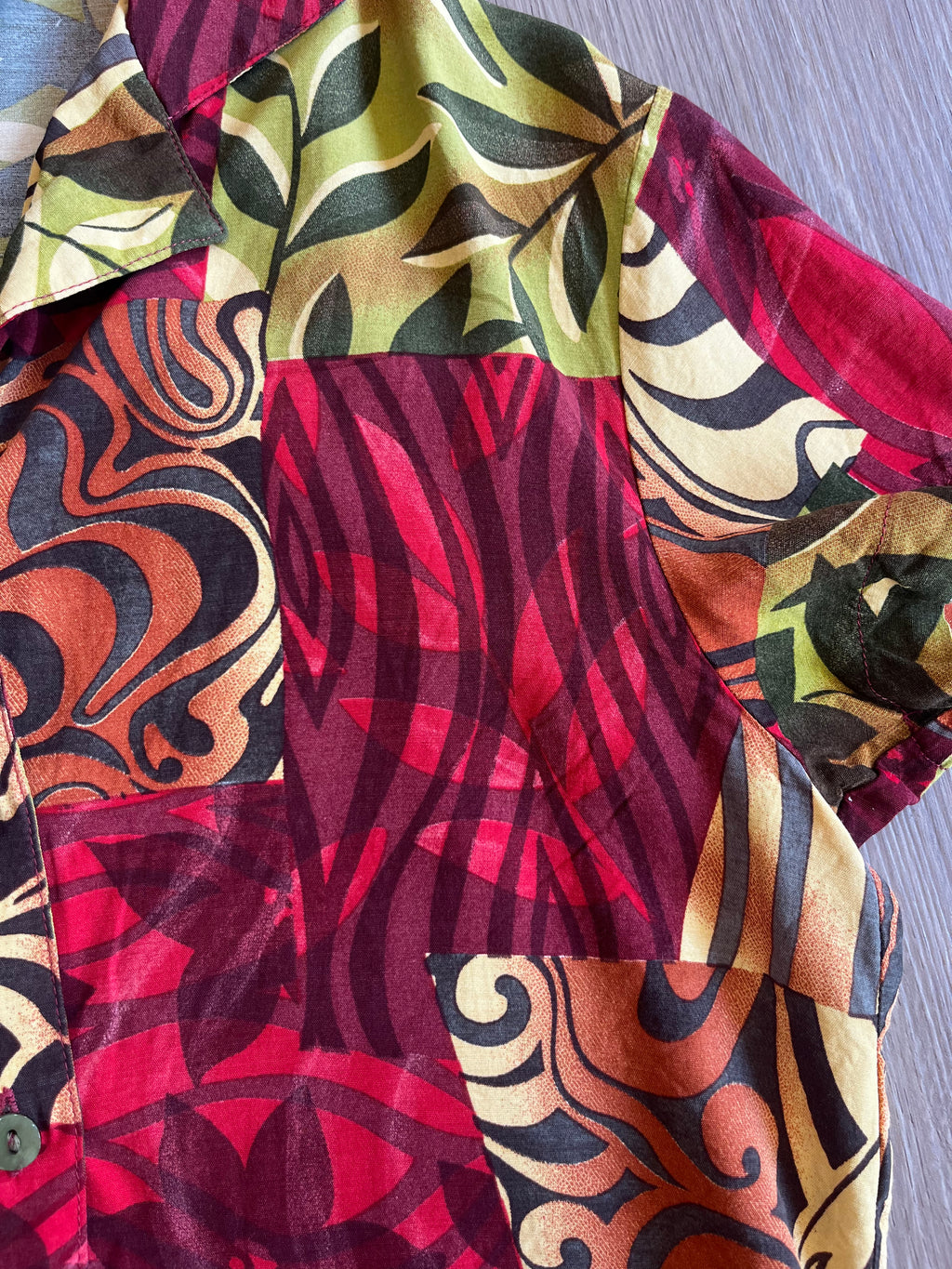Chemise crop à motifs rétro