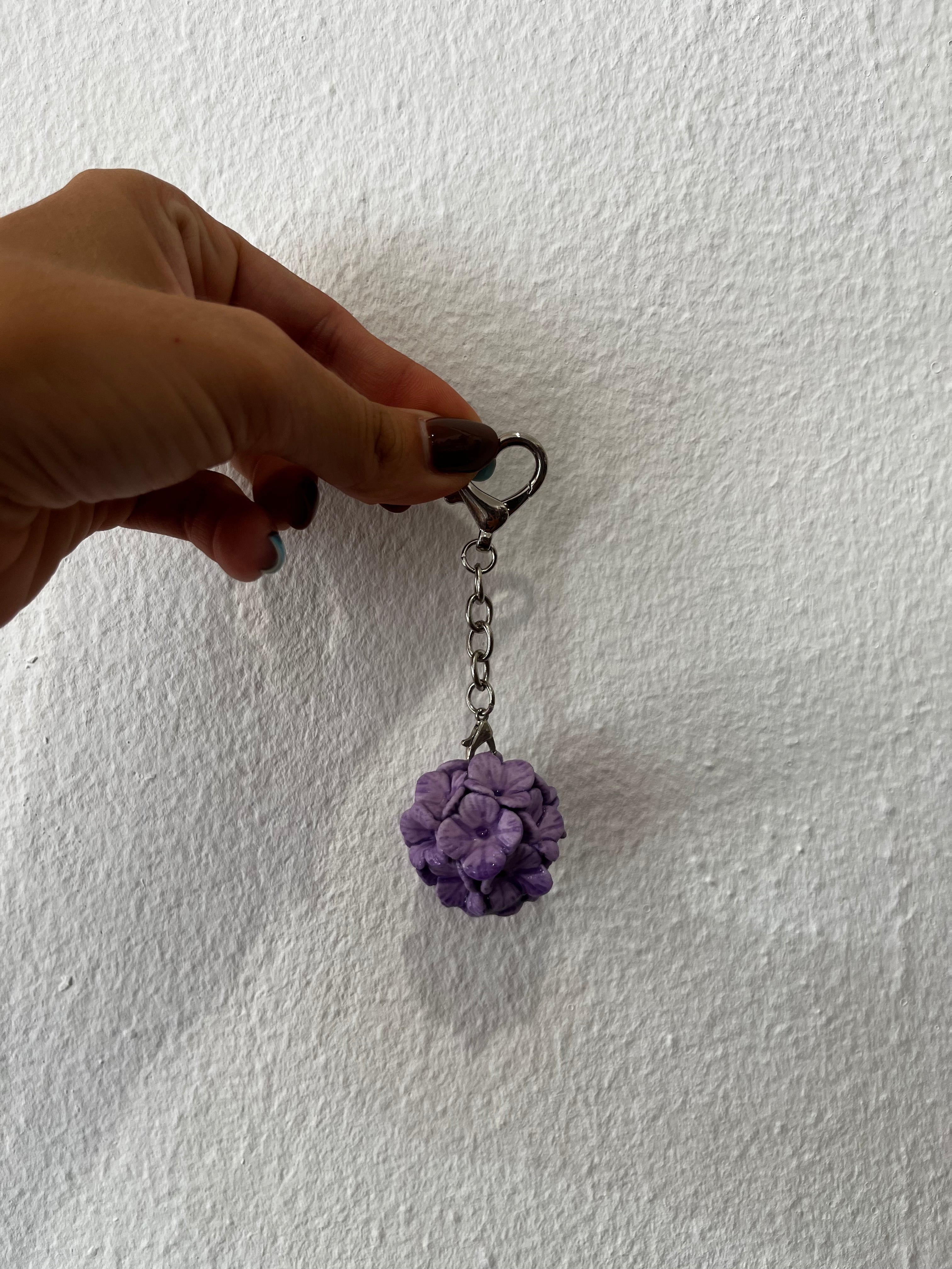 Porte clés fleur violette