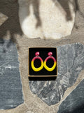 Boucle créole jaune et rouge en résine