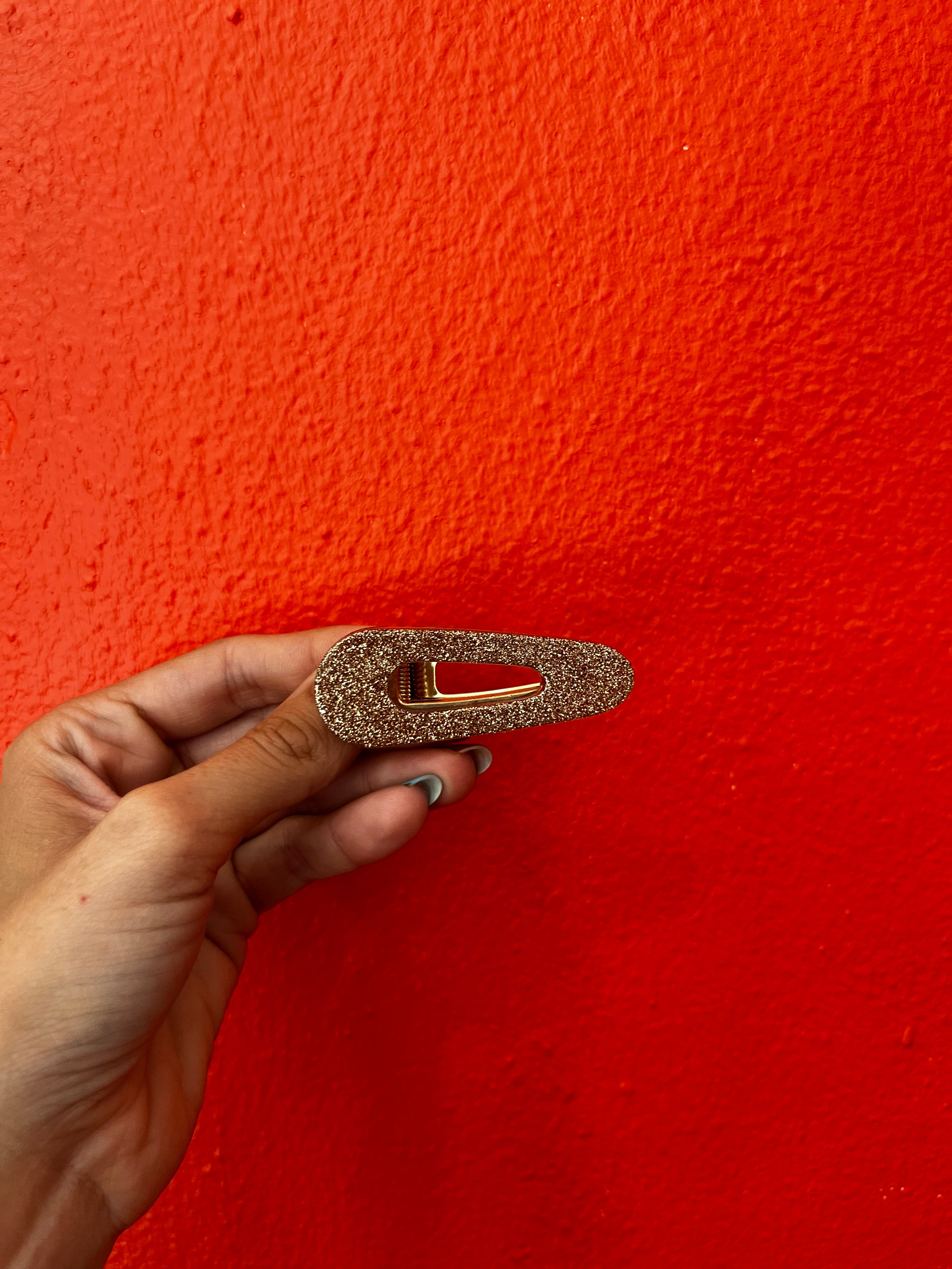 Barrette dorée en résine