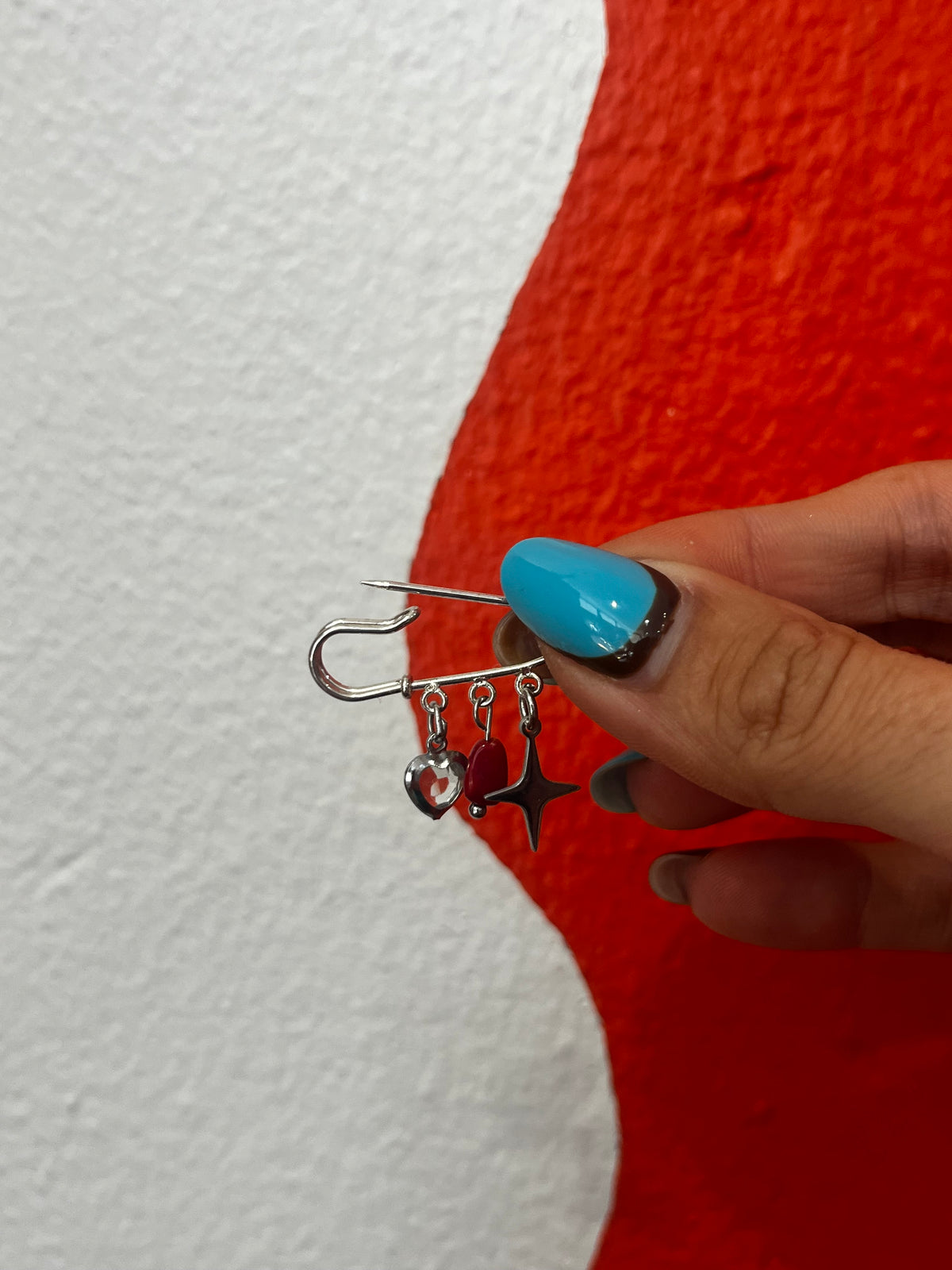 Petite broche plaquée argent