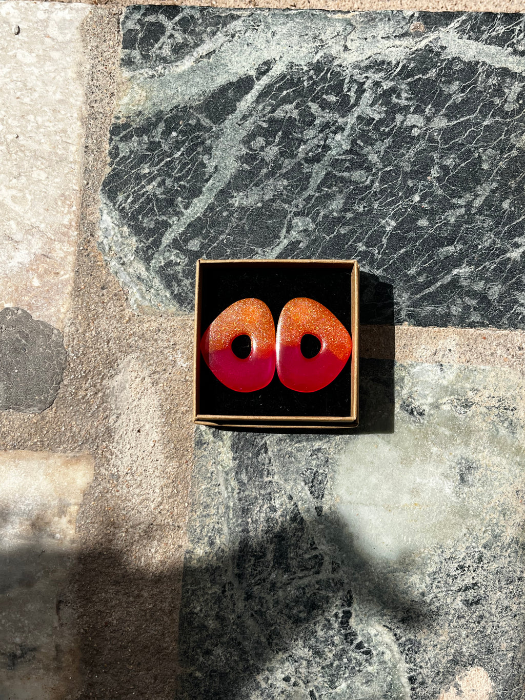 Boucle ovale orange et rose