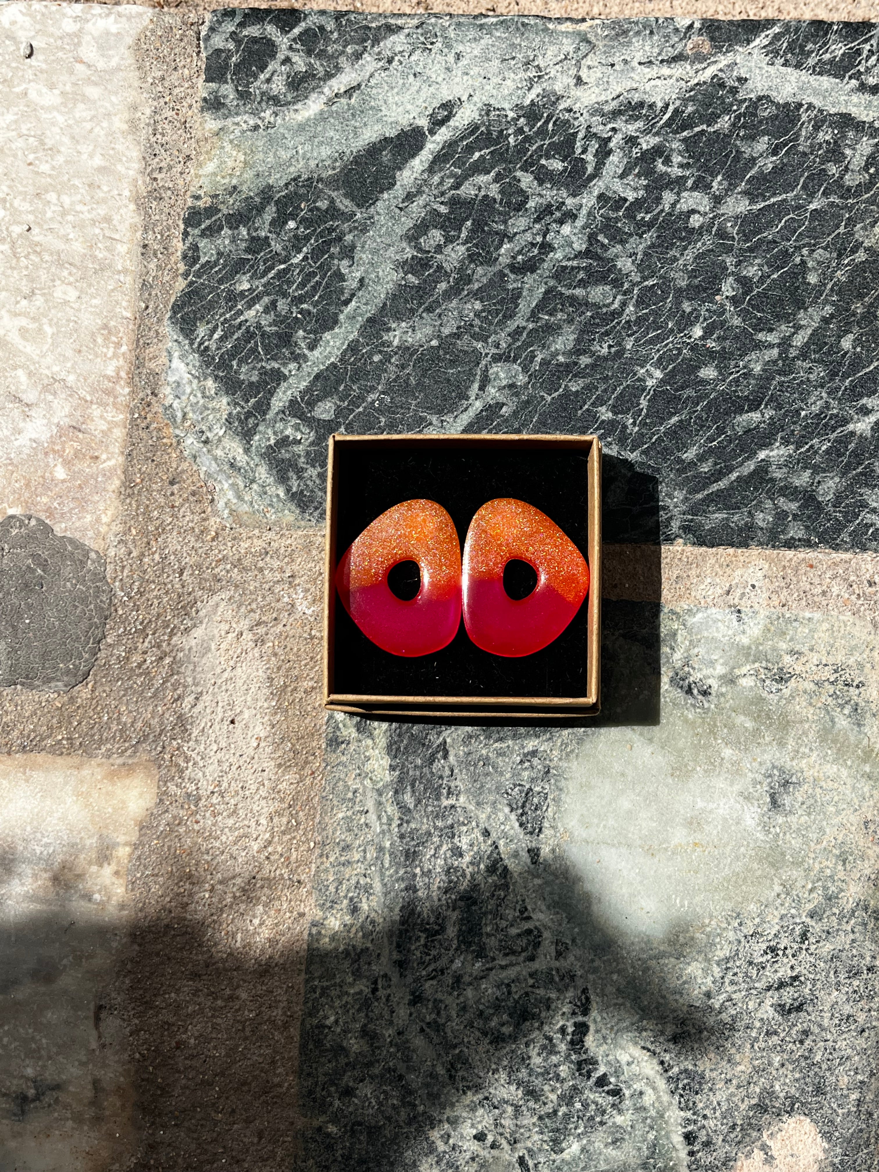 Boucle ovale orange et rose