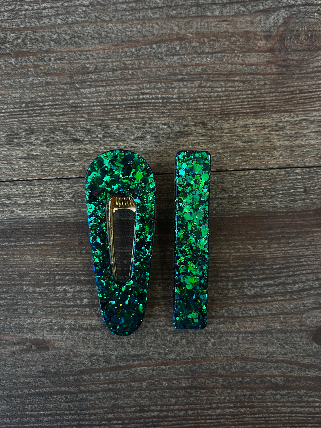 Barrettes vertes en résine