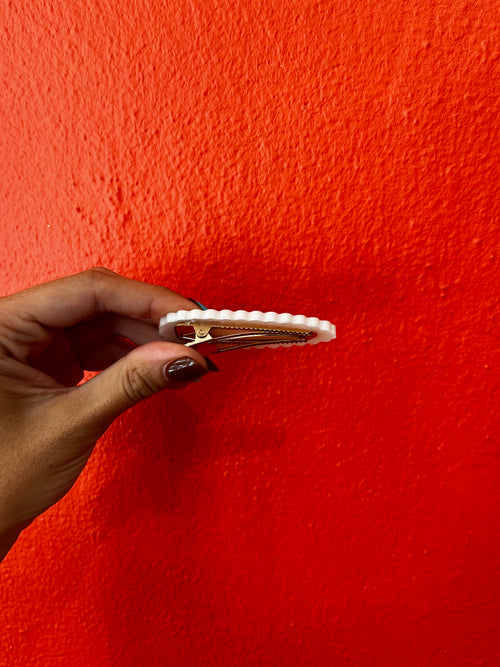 Barrette blanche rétro en résine