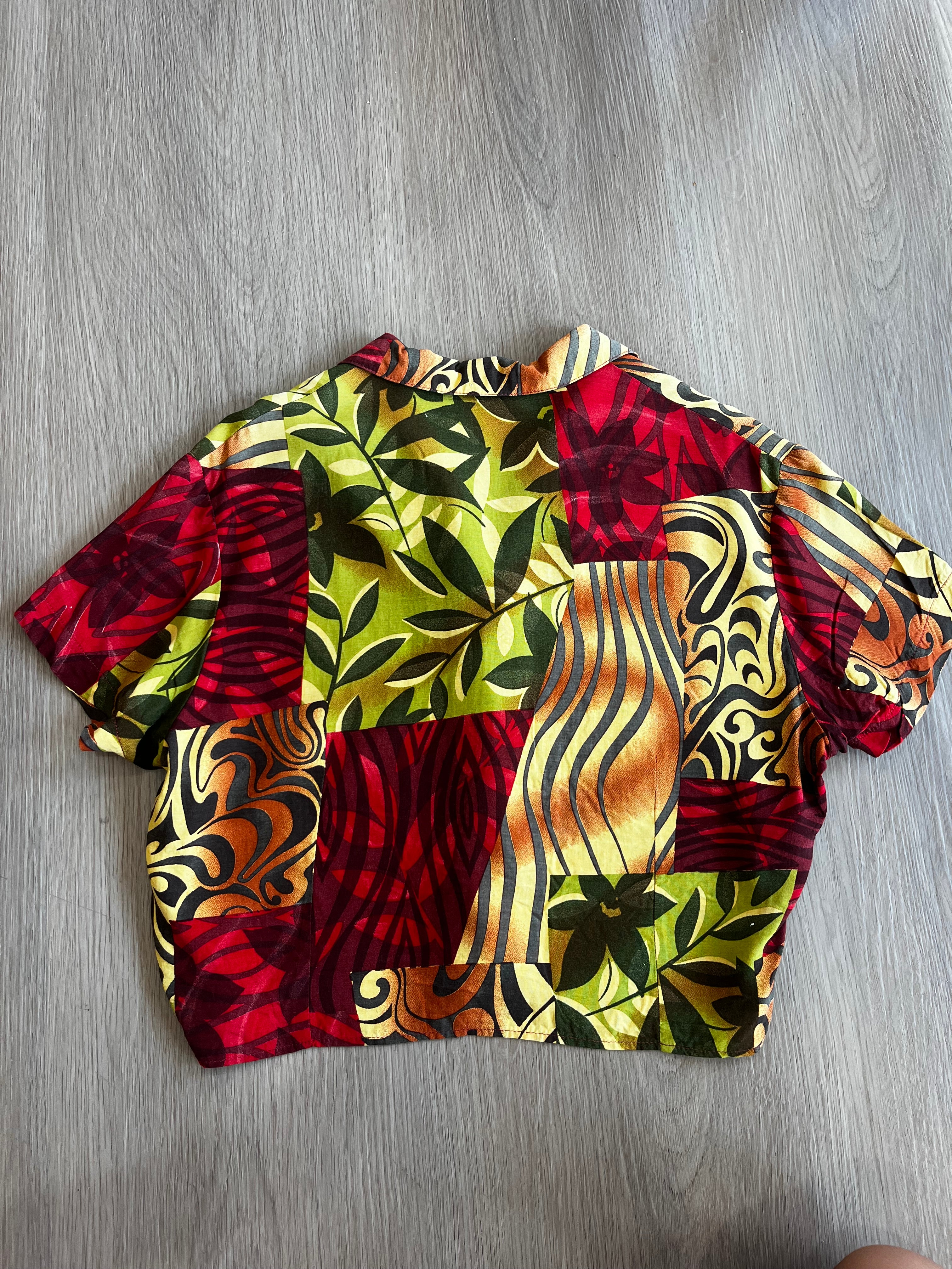 Chemise crop à motifs rétro