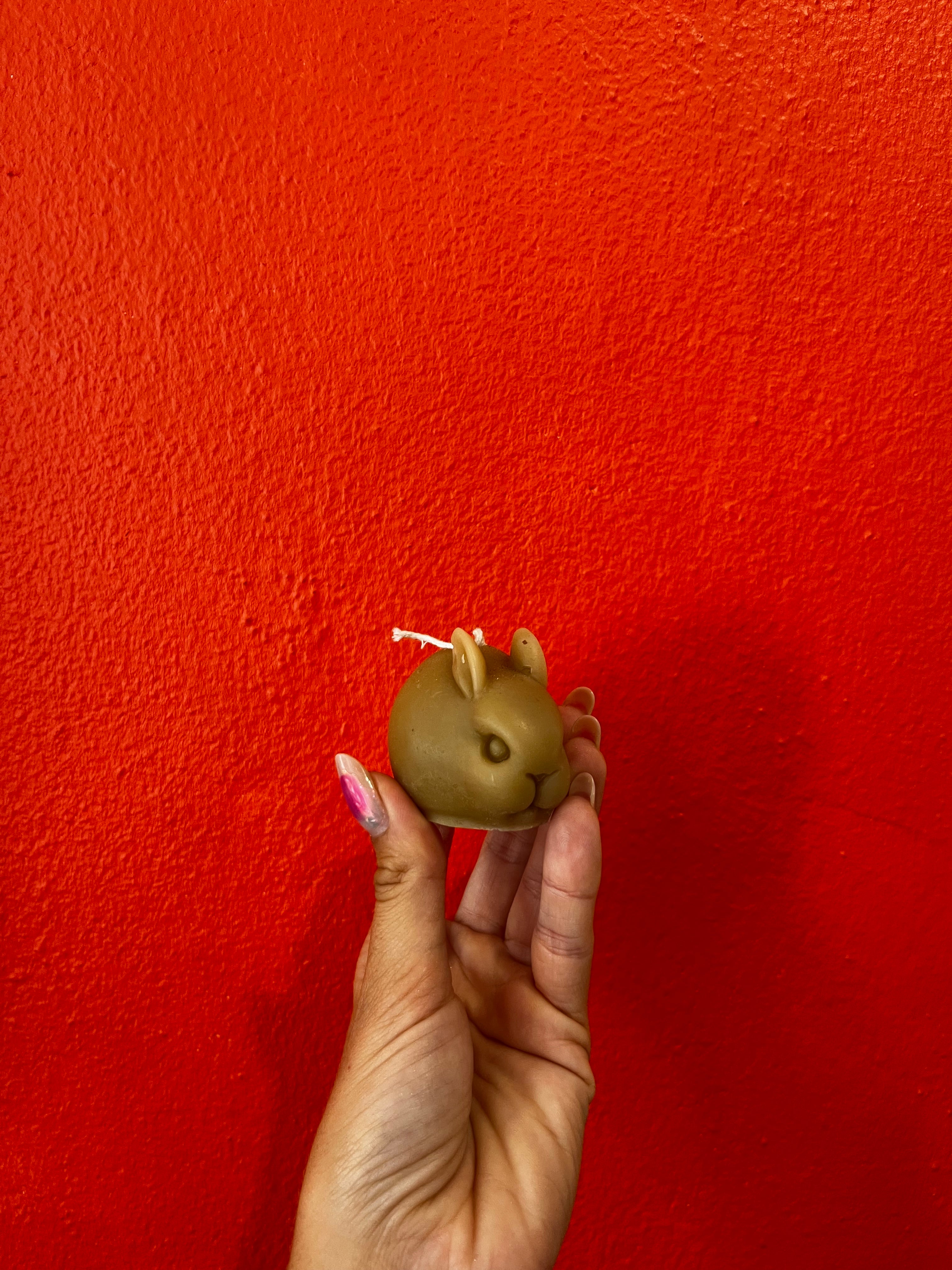 Bougie cire d’abeille lapin