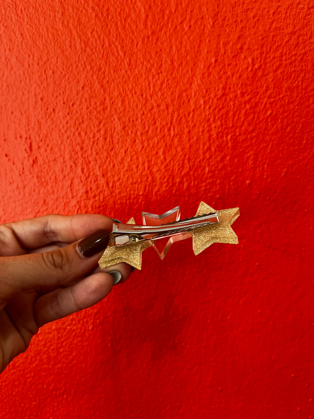 Barrette étoile dorée en résine