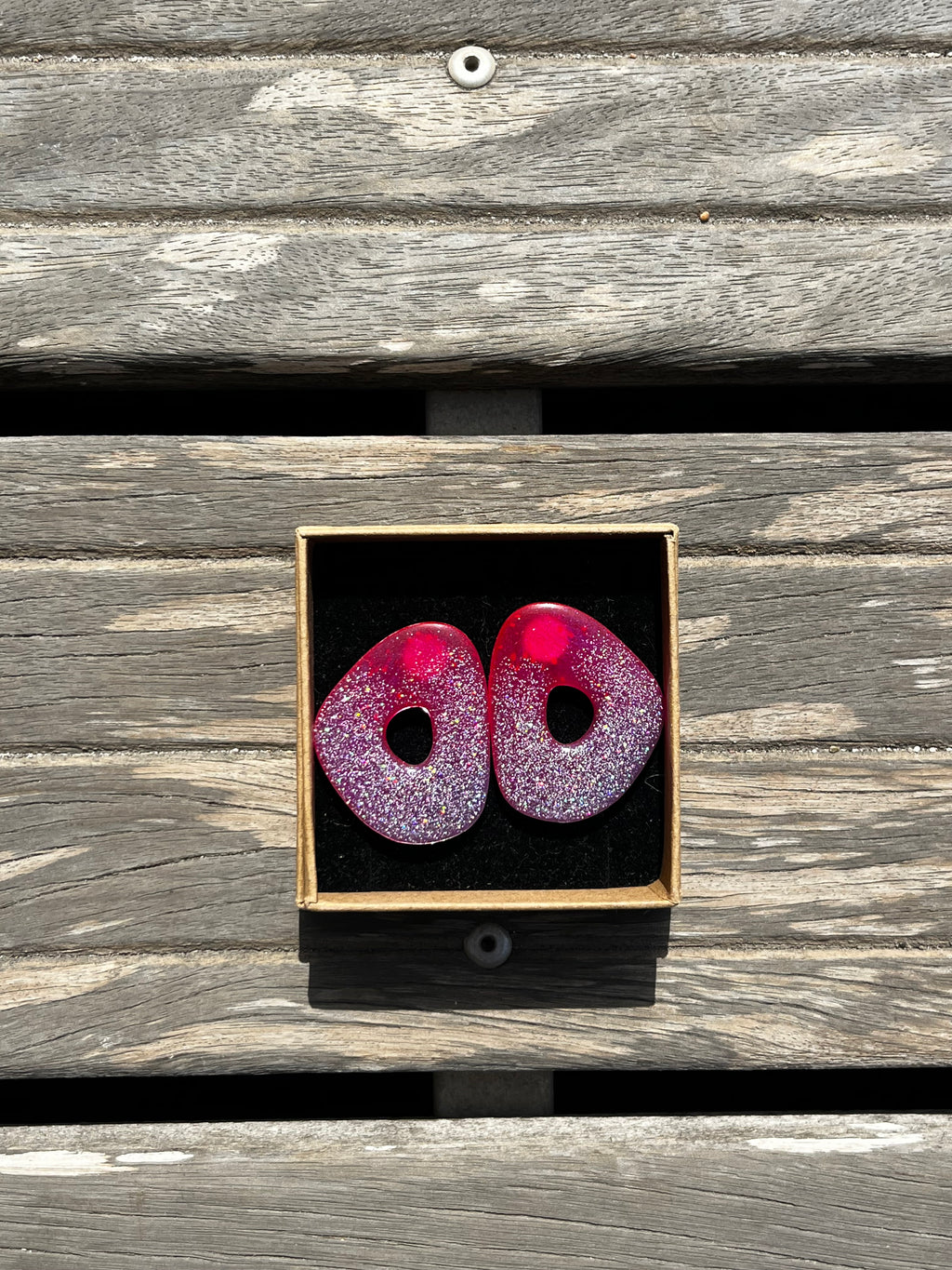 Boucle ovale rose et violette