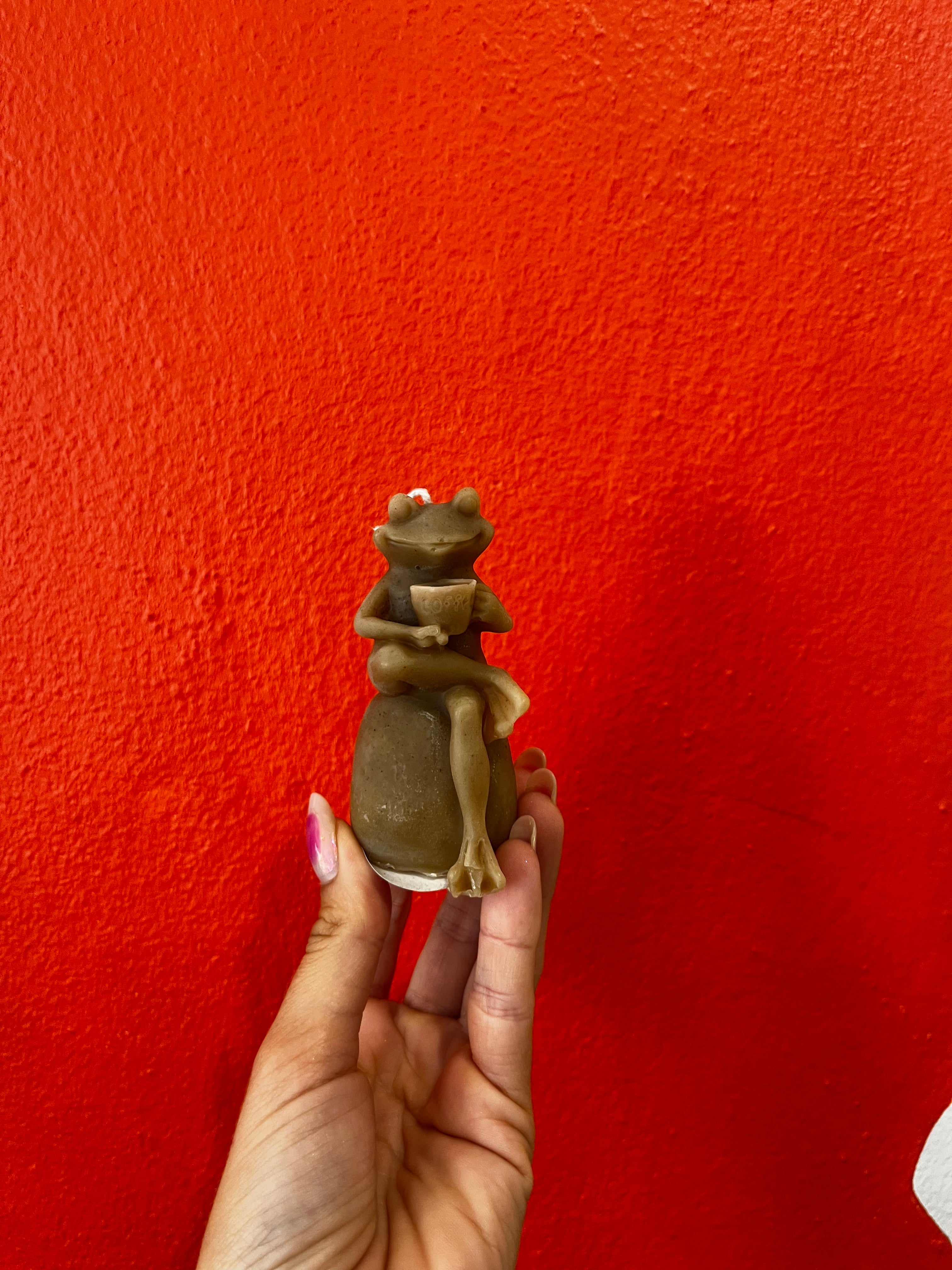 Bougie cire d’abeille grenouille assise