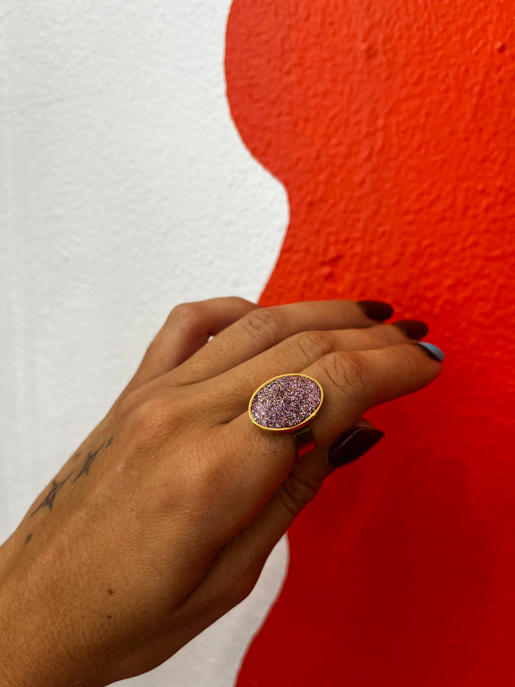 Bague mauve pailletée en résine