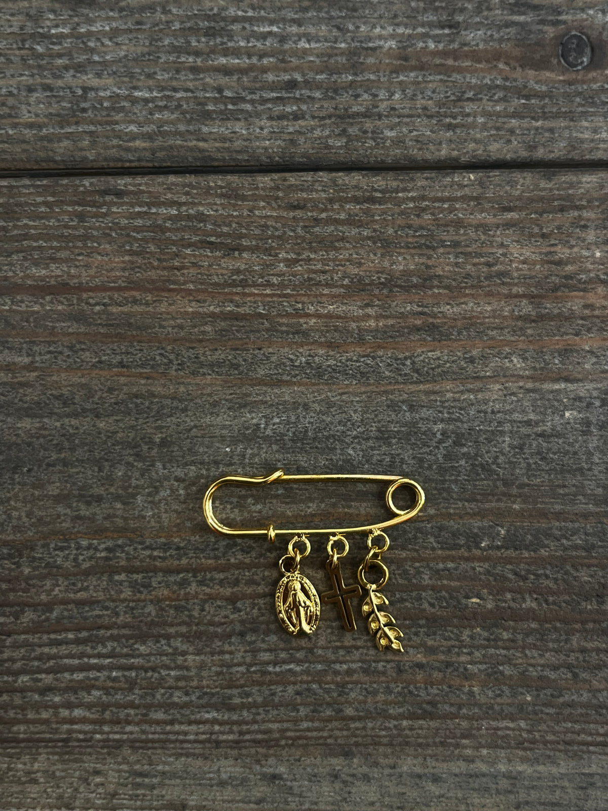 Petite broche plaquée or